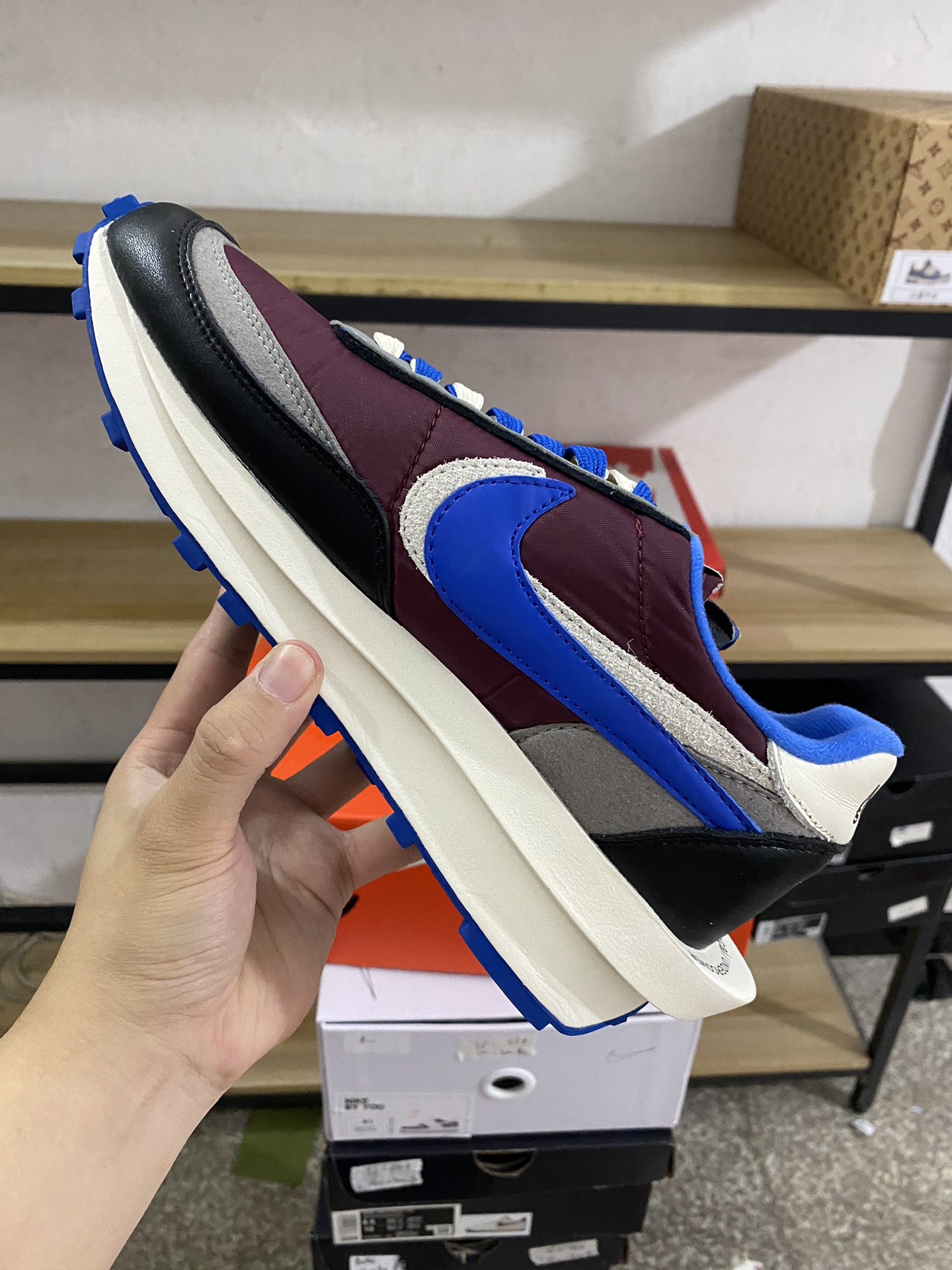 MiniCost Shoe 4