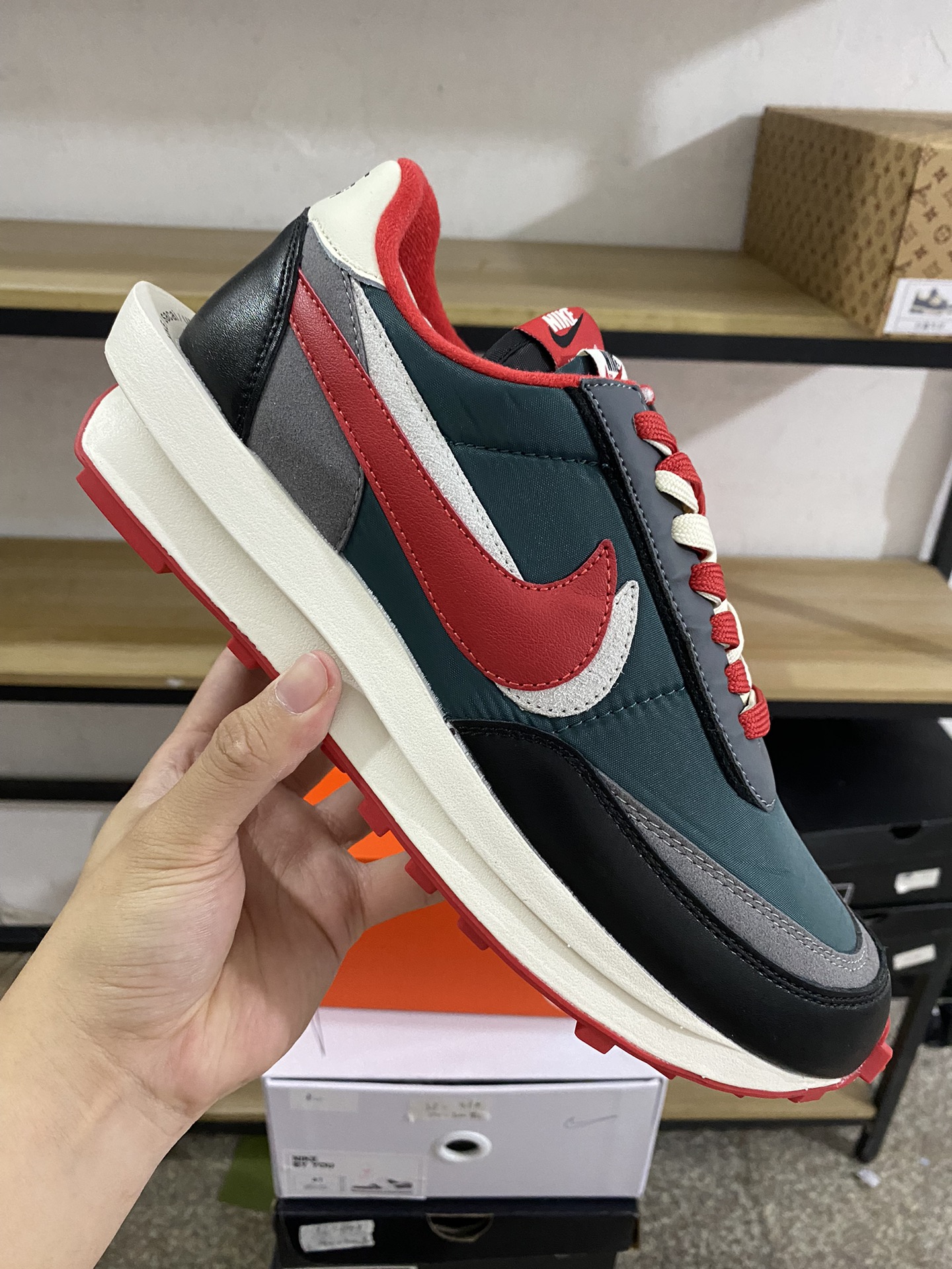 MiniCost Shoe 2