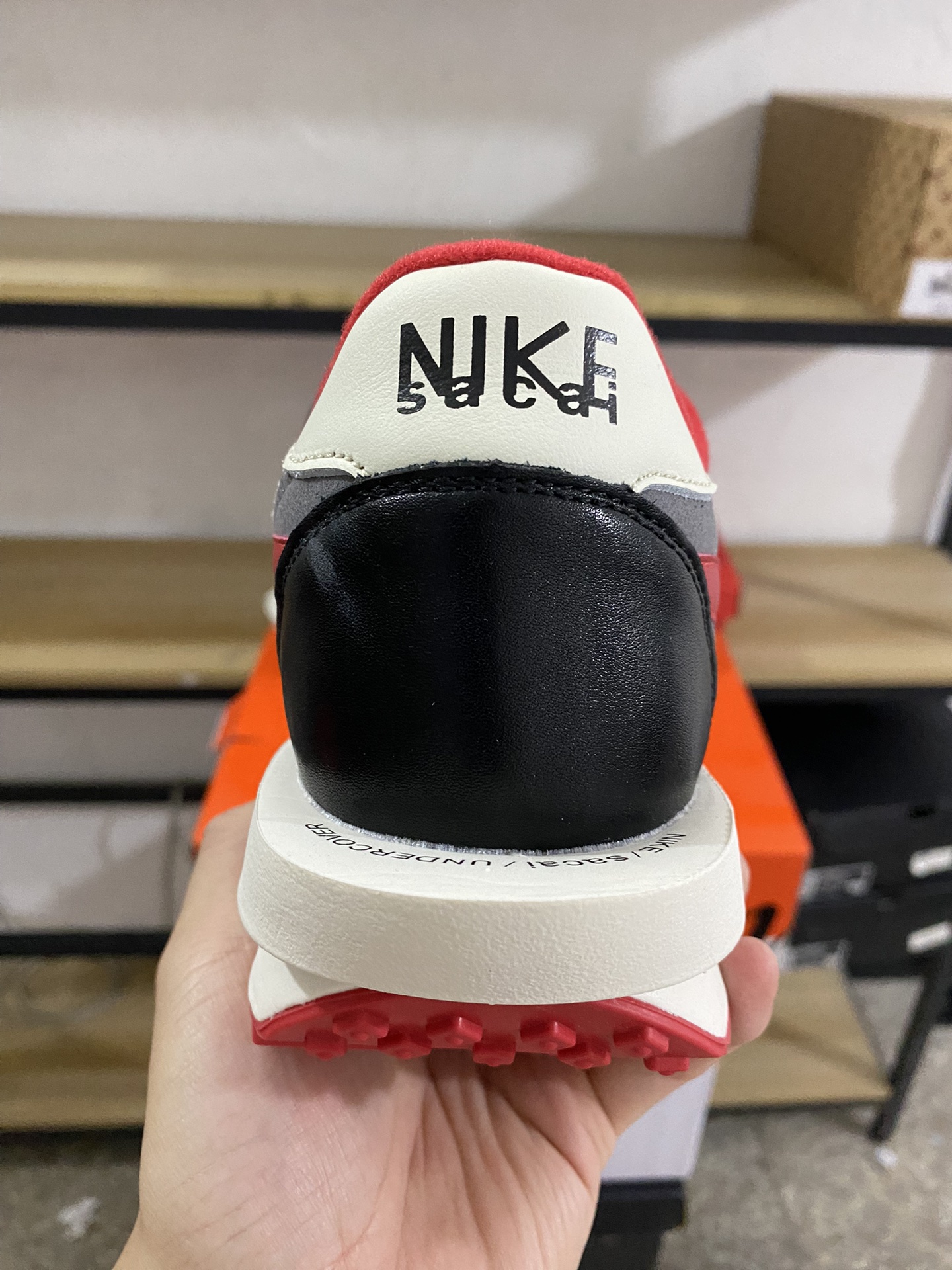 MiniCost Shoe 3