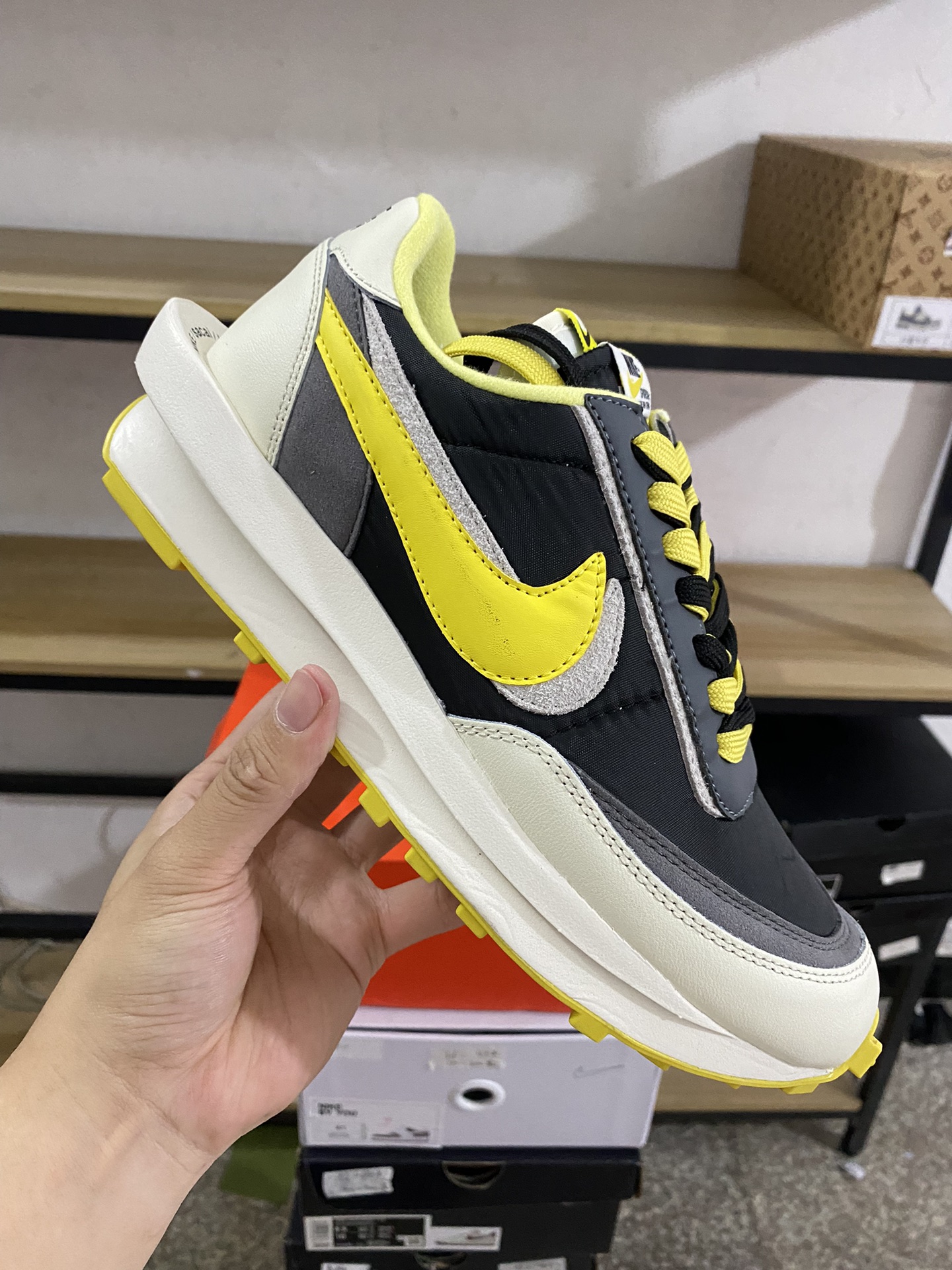 MiniCost Shoe 2