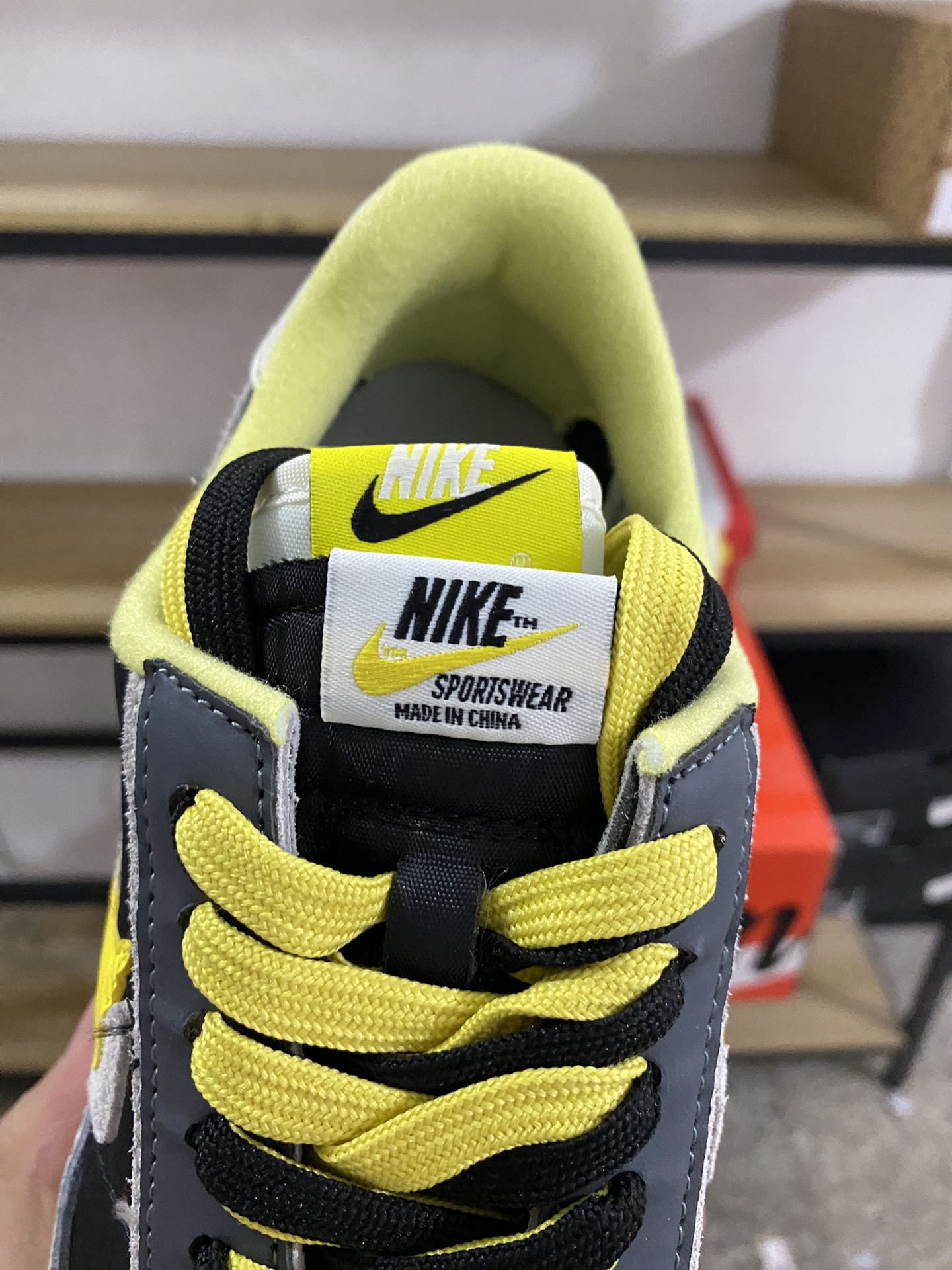 MiniCost Shoe 6