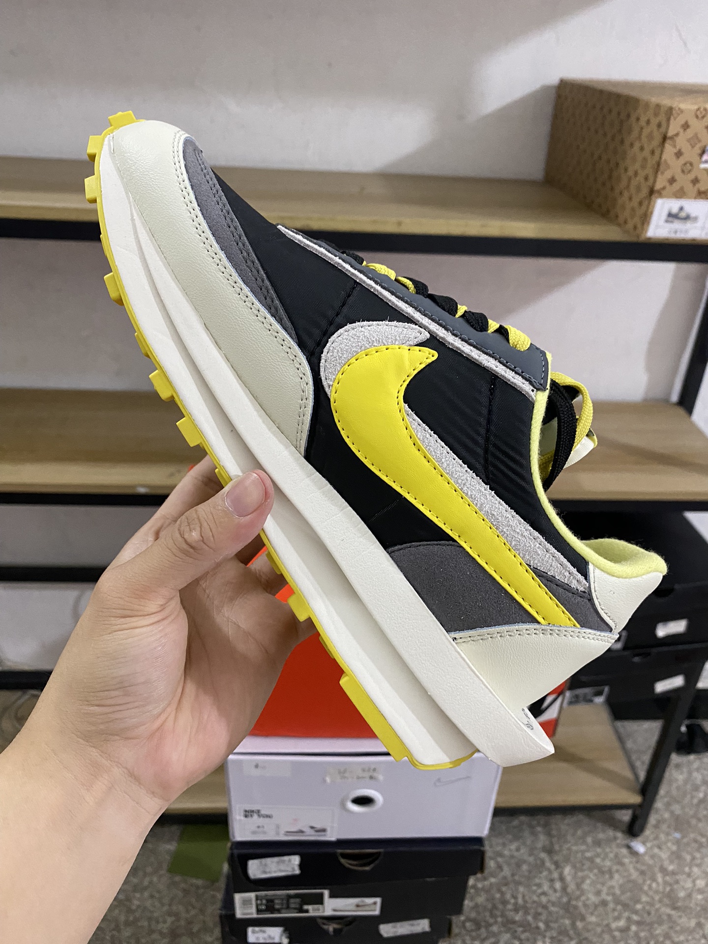 MiniCost Shoe 4