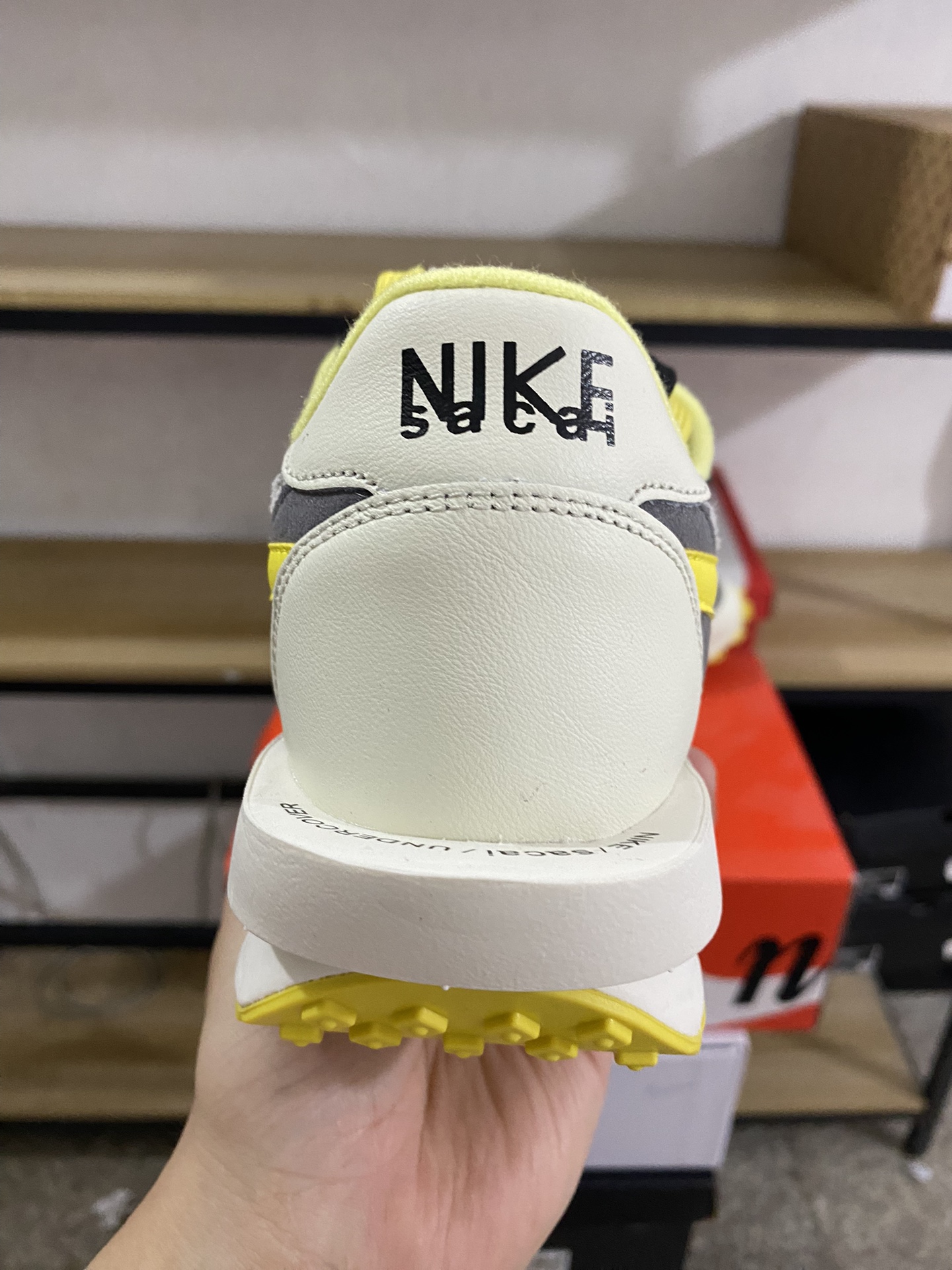 MiniCost Shoe 3