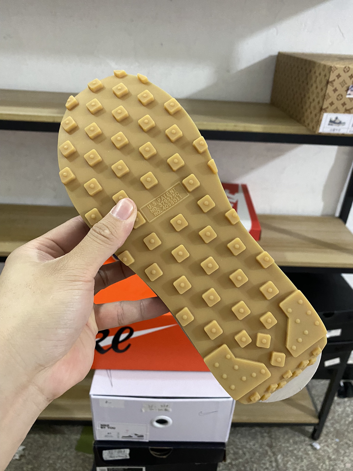 MiniCost Shoe 5