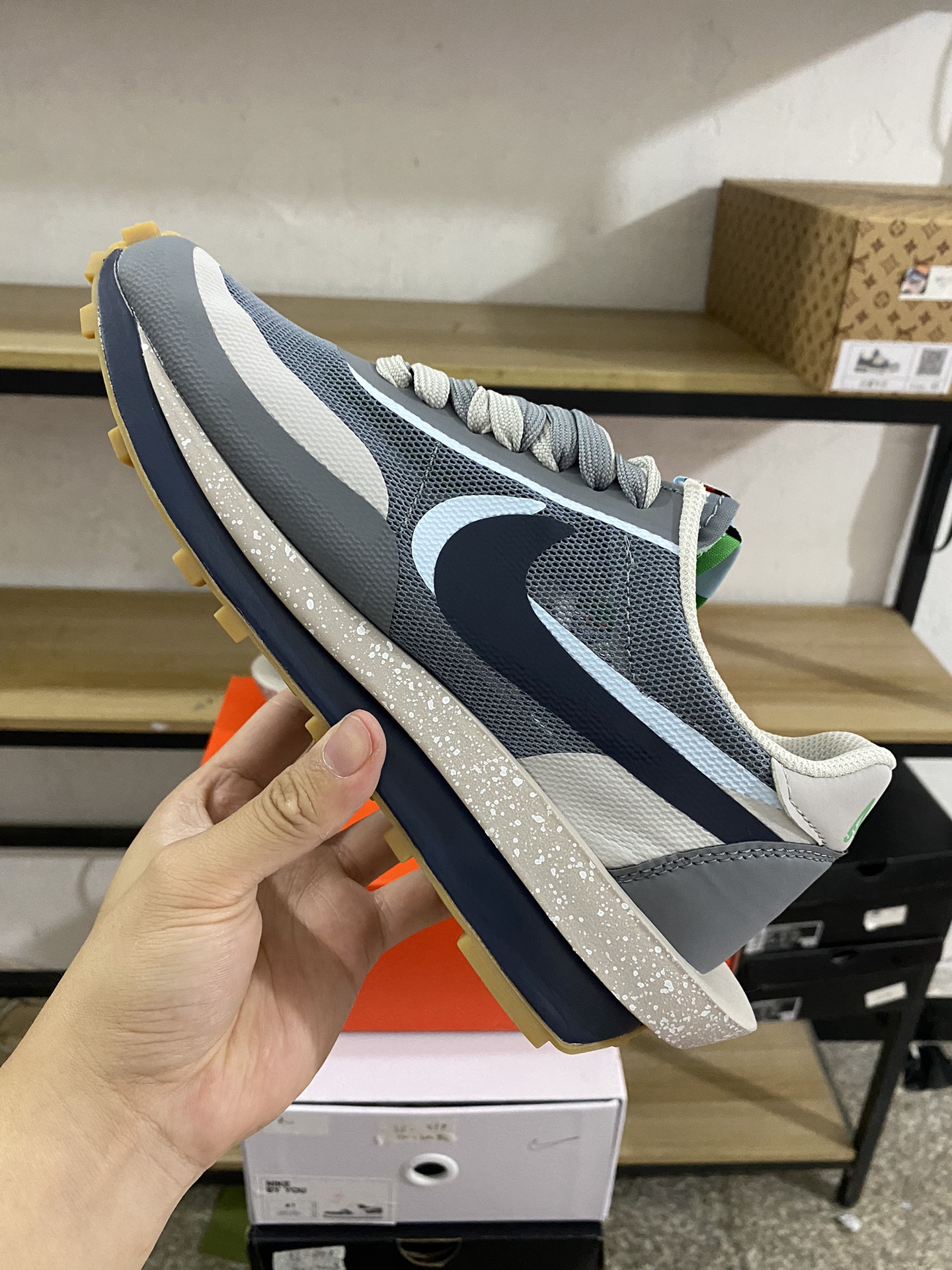 MiniCost Shoe 4