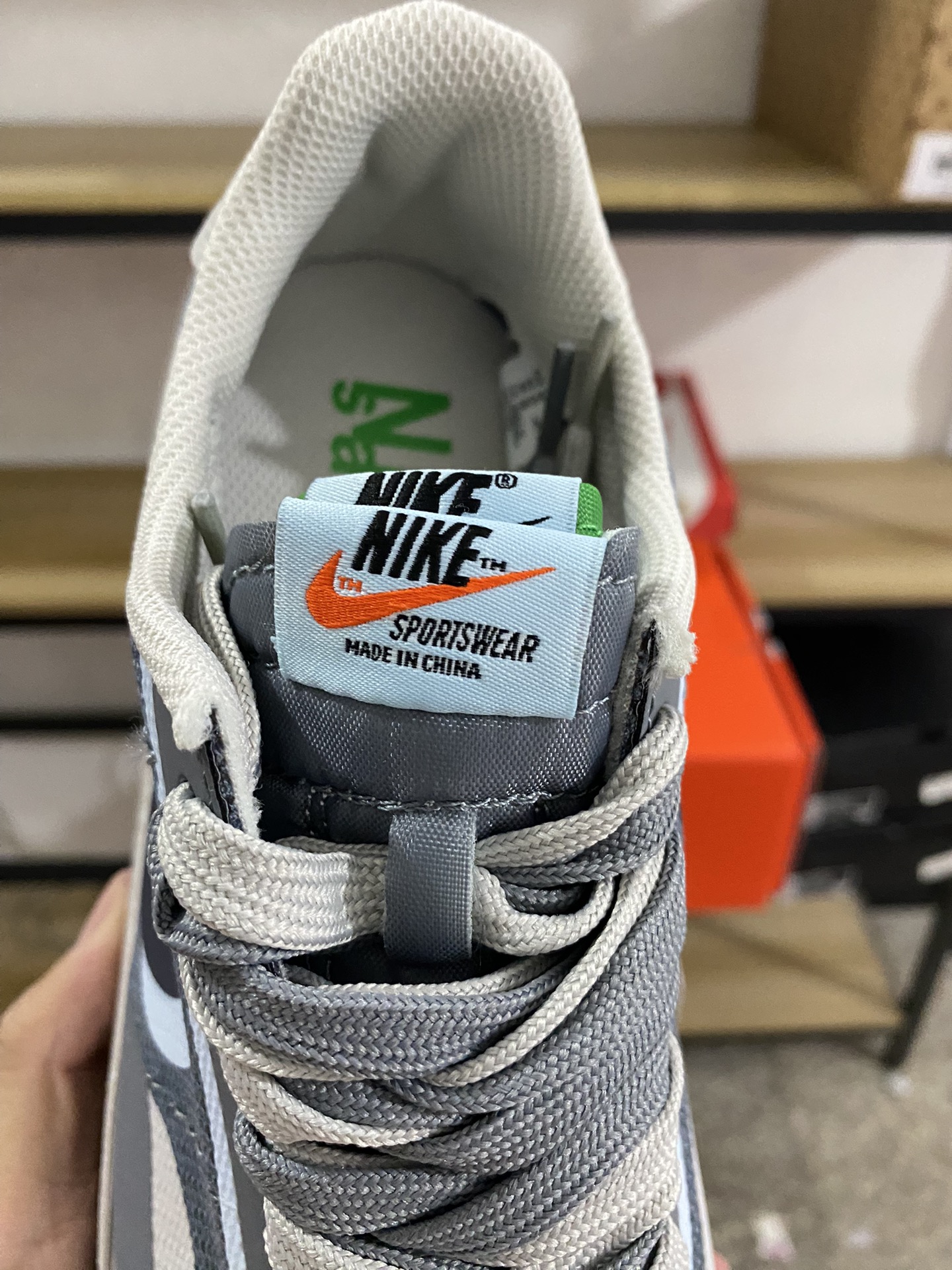MiniCost Shoe 6