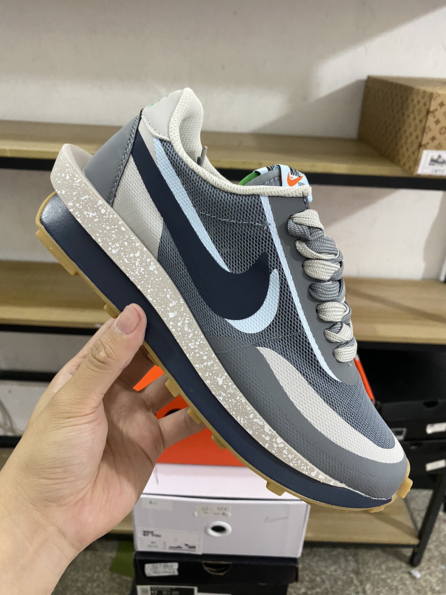 MiniCost Shoe 2