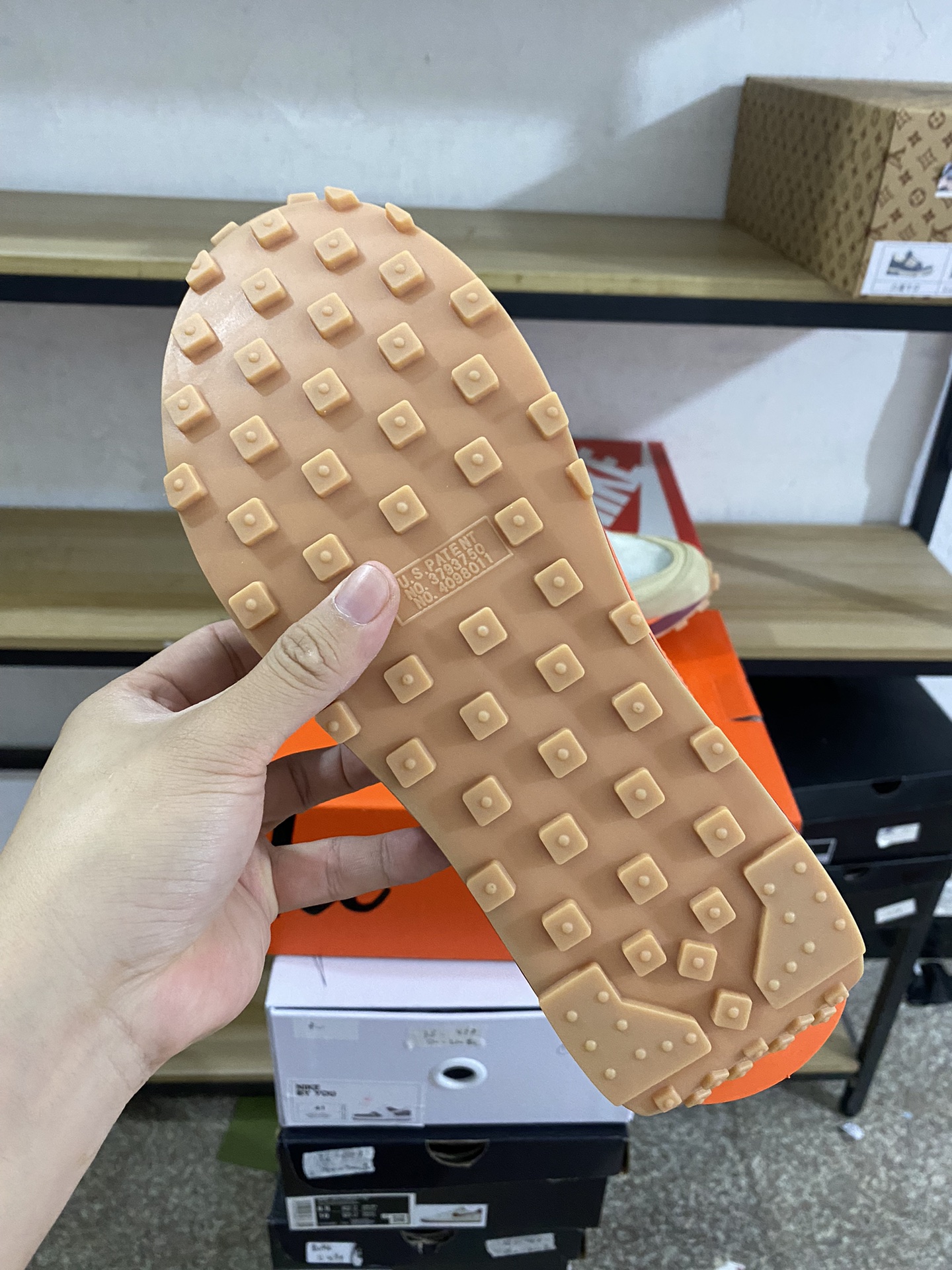 MiniCost Shoe 5