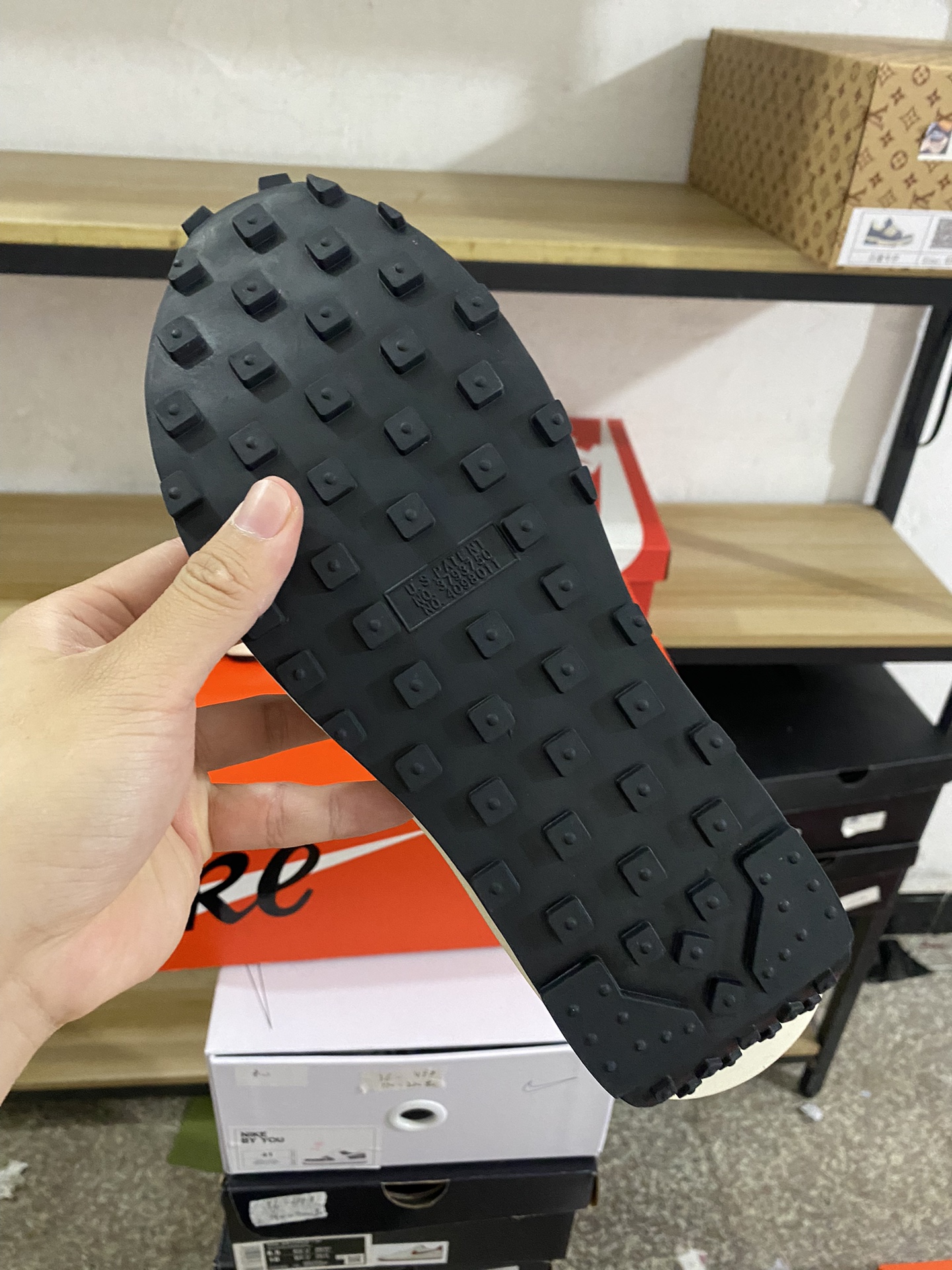 MiniCost Shoe 5