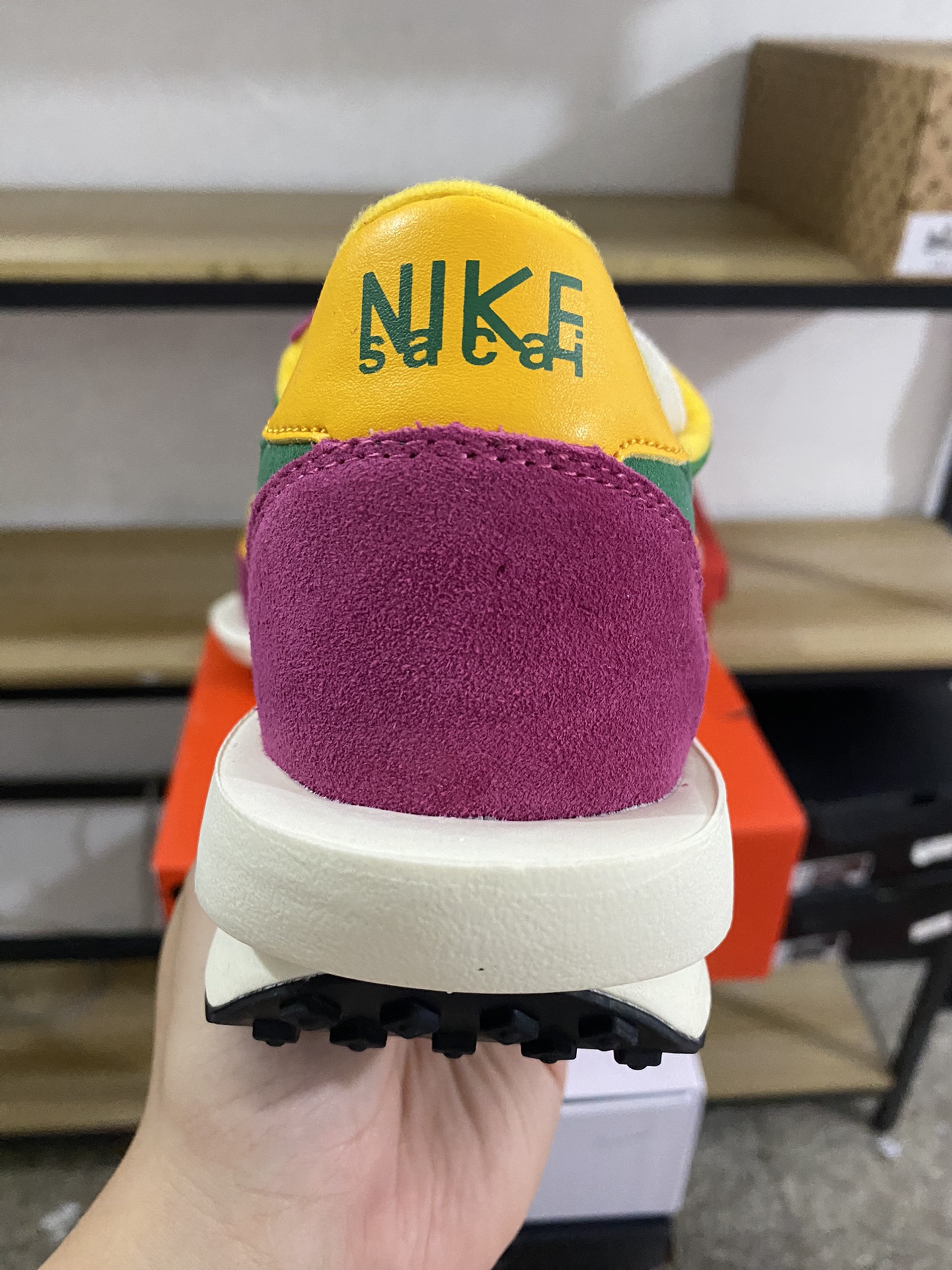 MiniCost Shoe 3