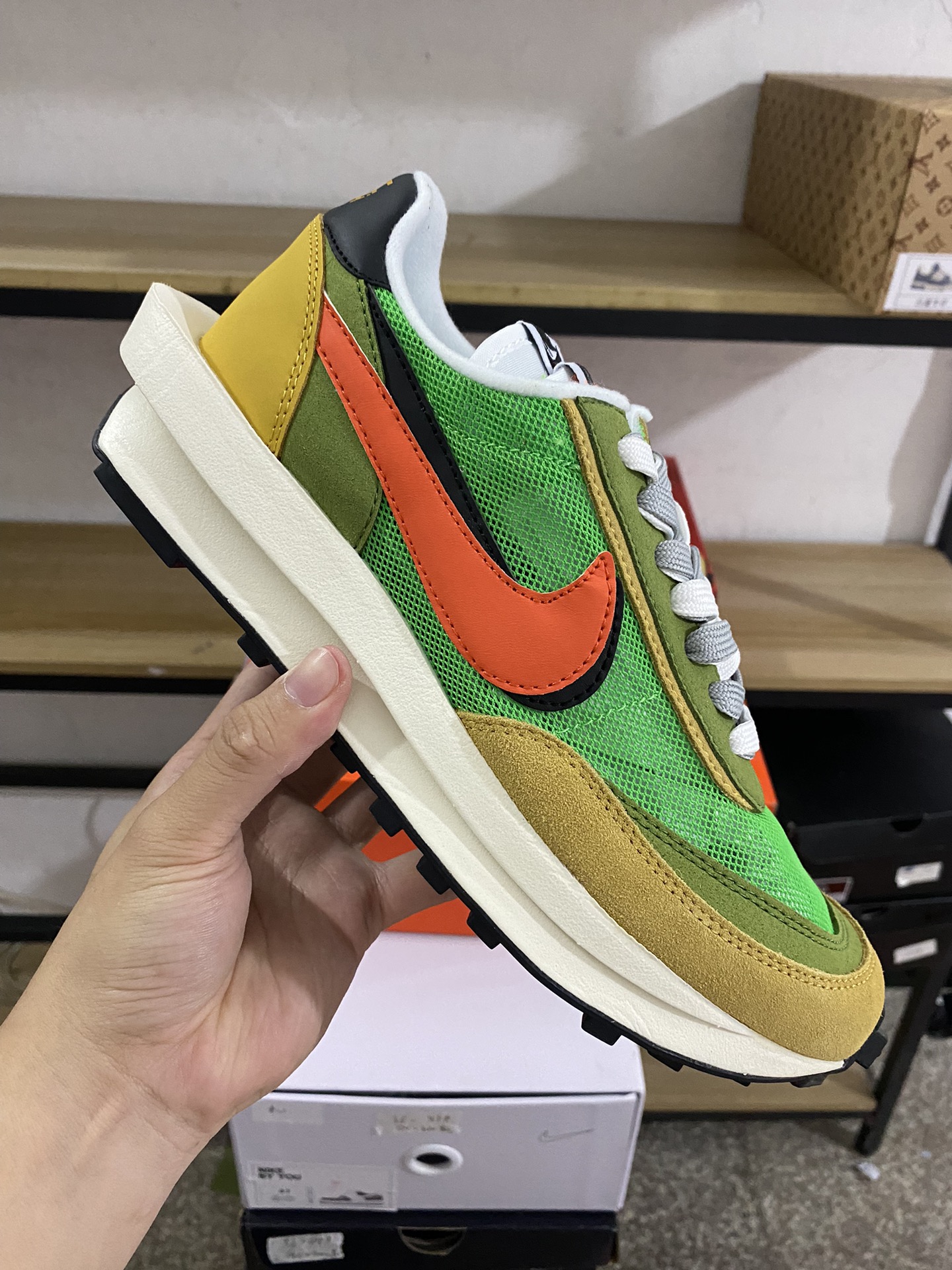 MiniCost Shoe 2