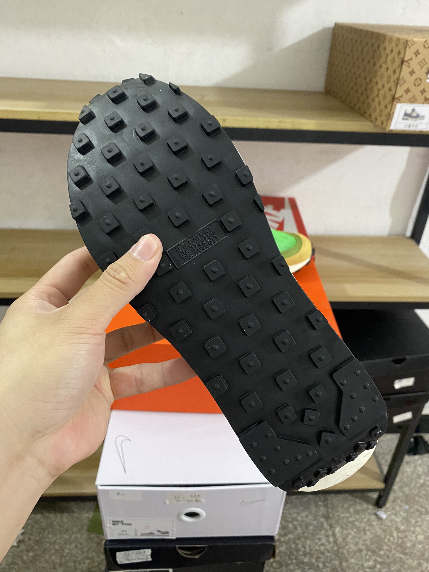 MiniCost Shoe 5