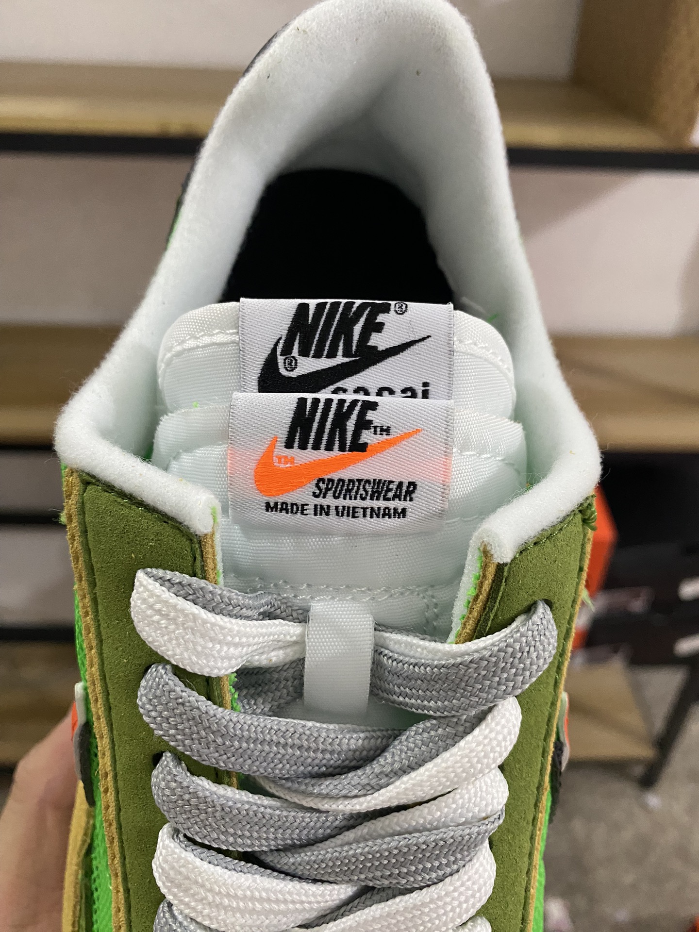 MiniCost Shoe 6