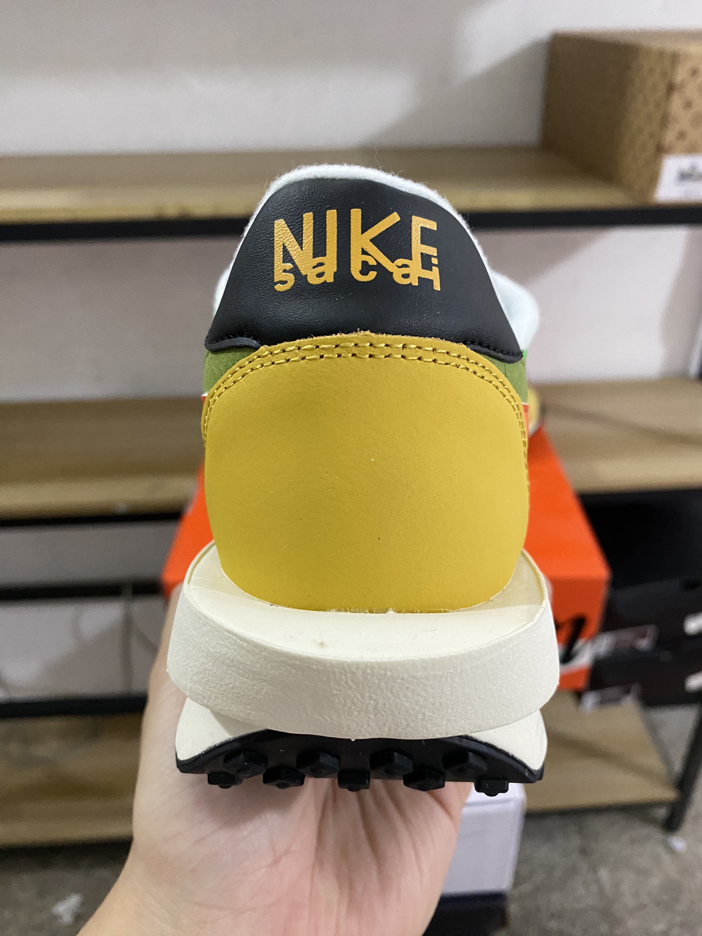 MiniCost Shoe 3
