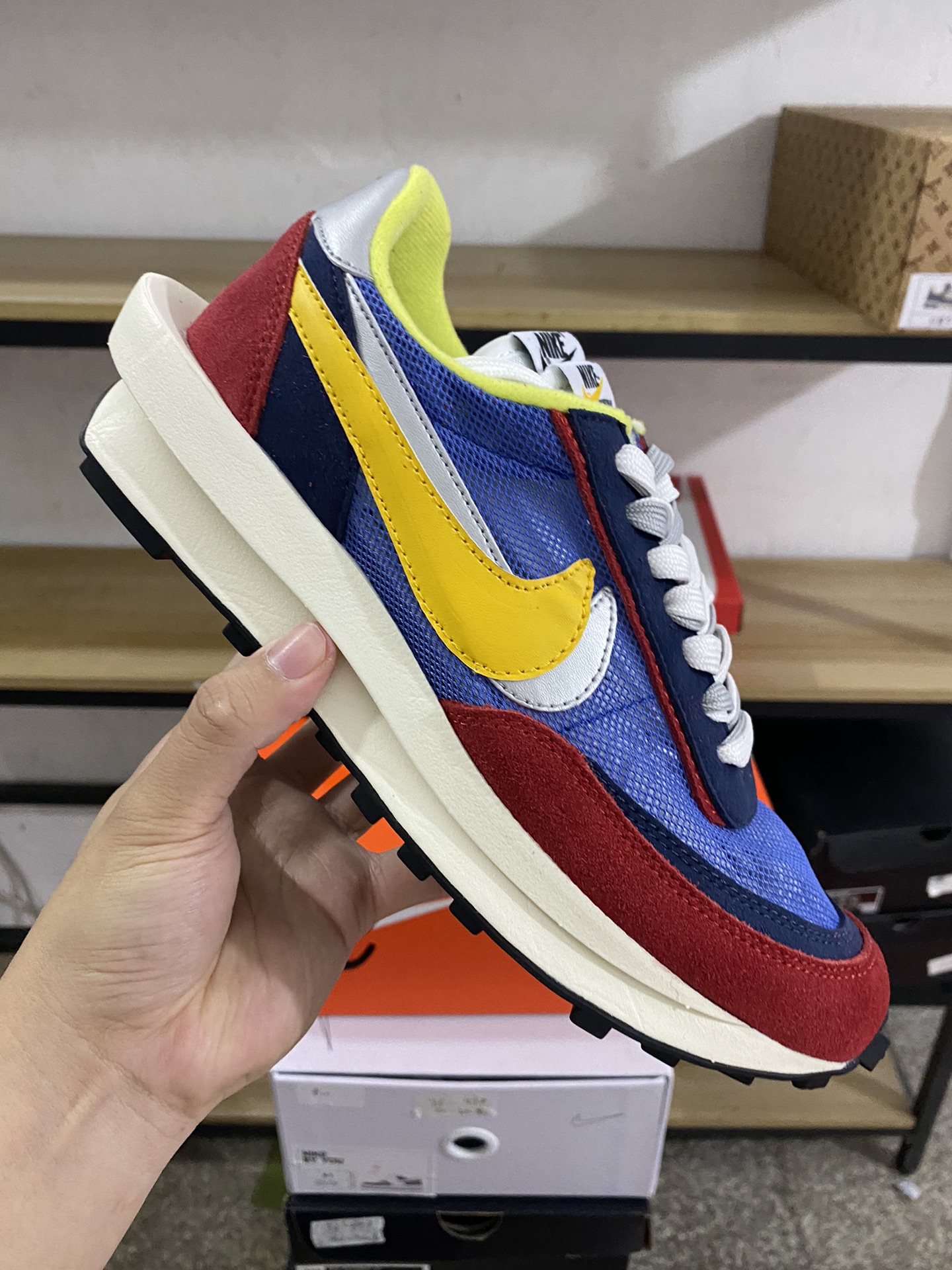 MiniCost Shoe 2