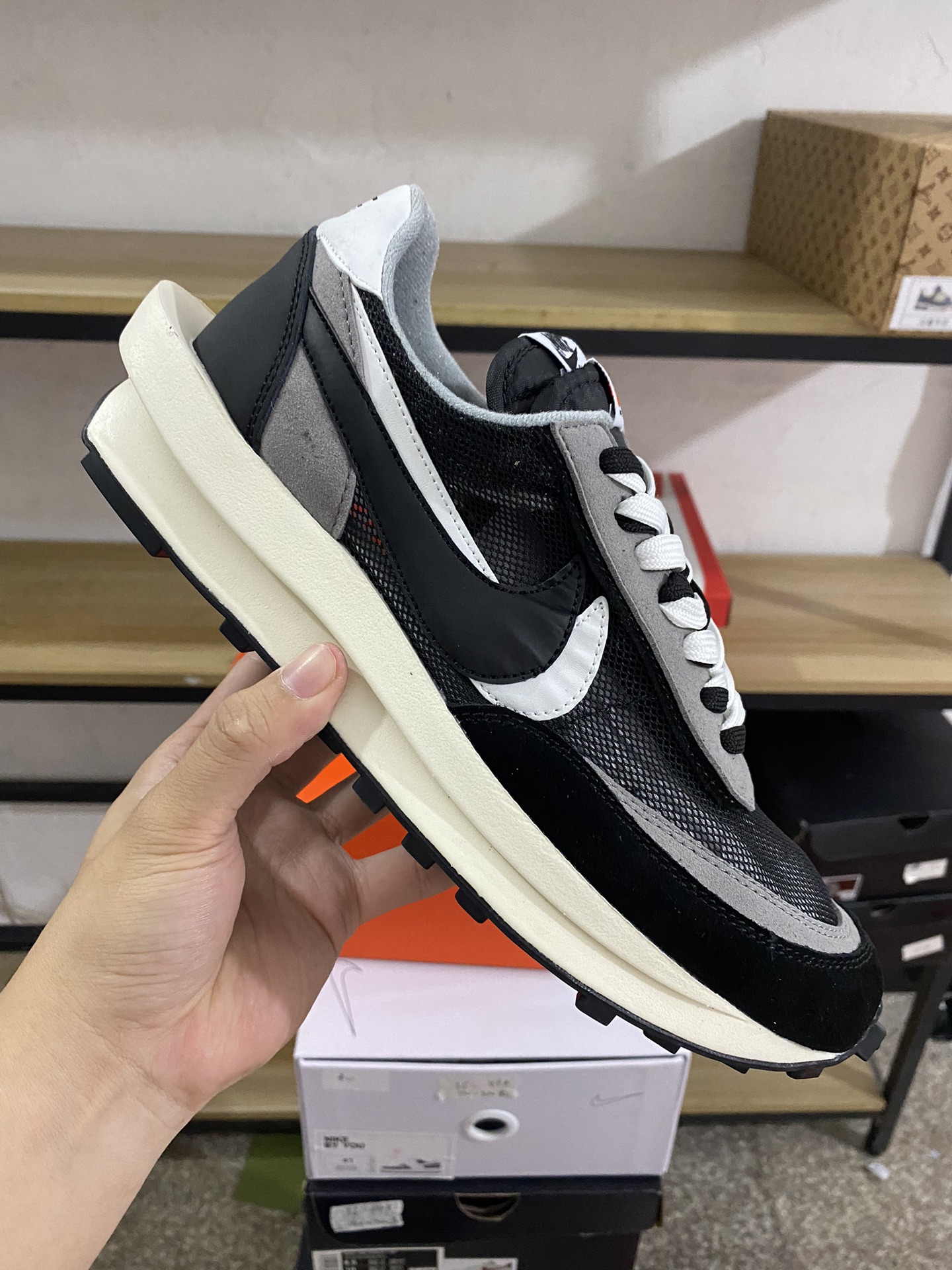 MiniCost Shoe 2