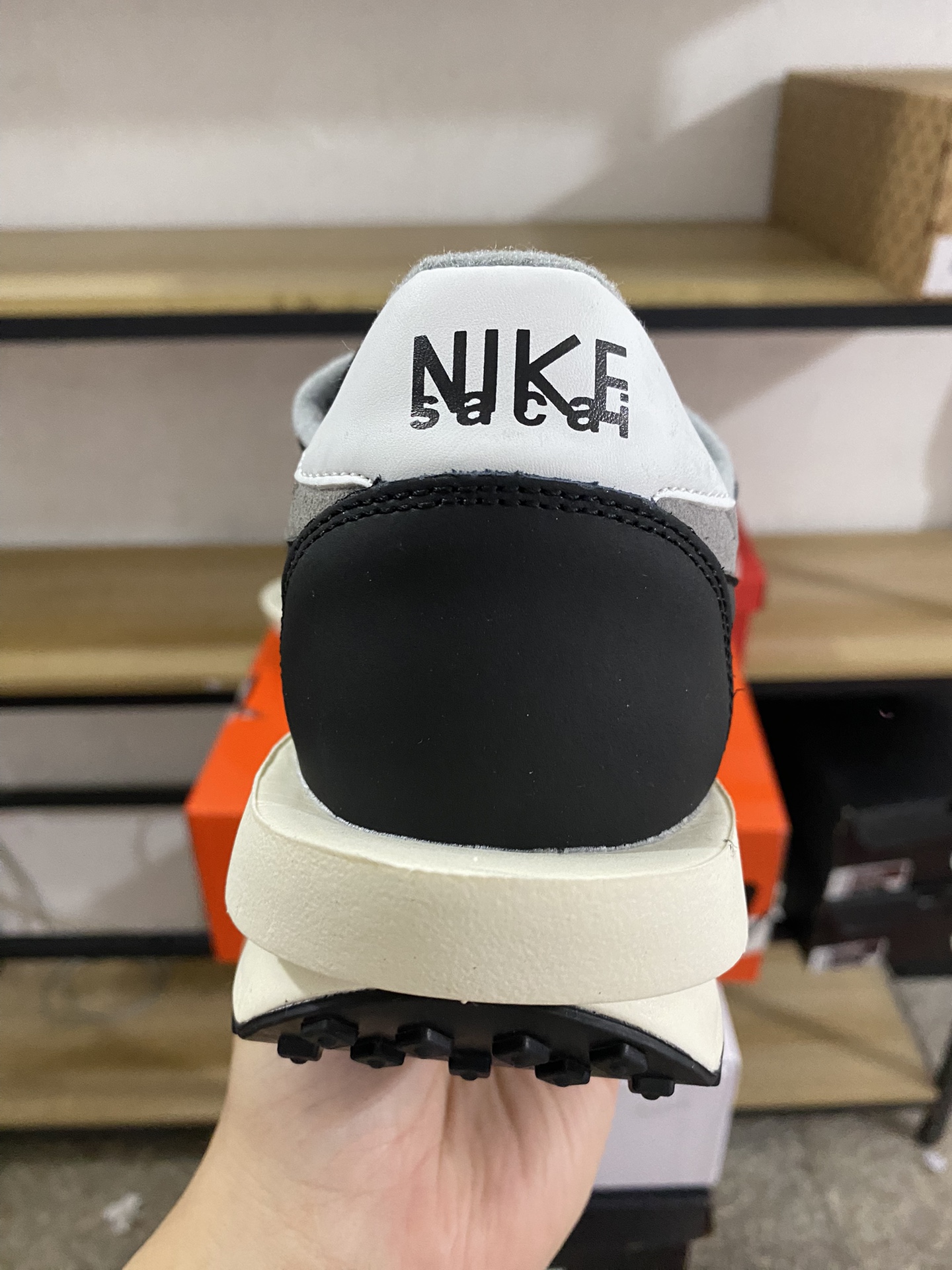 MiniCost Shoe 3