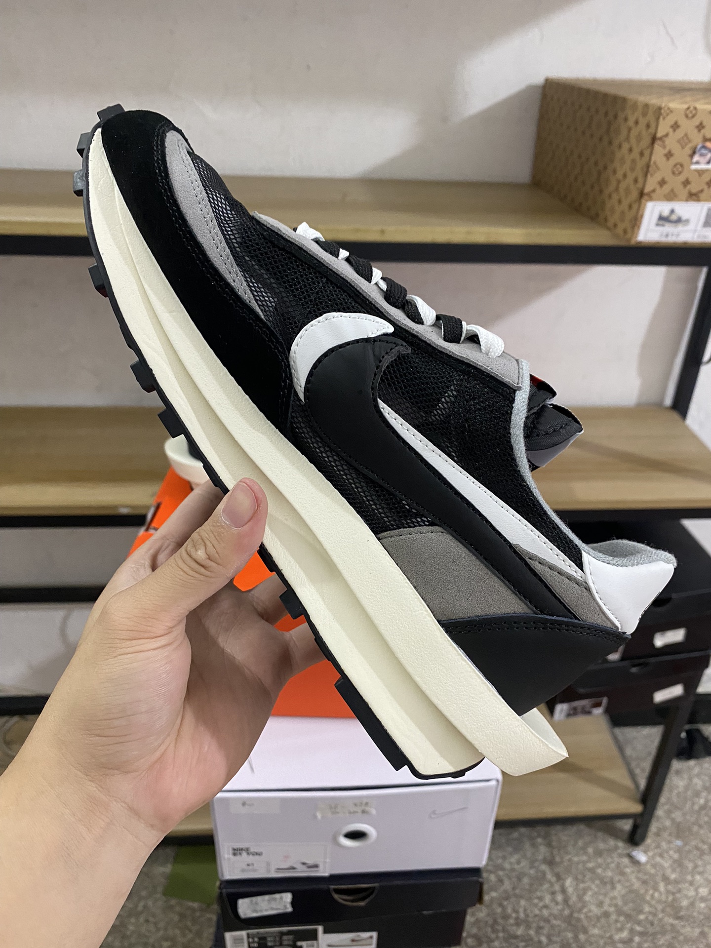 MiniCost Shoe 4