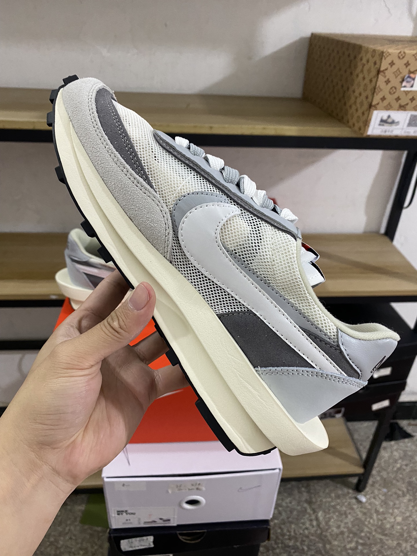 MiniCost Shoe 4