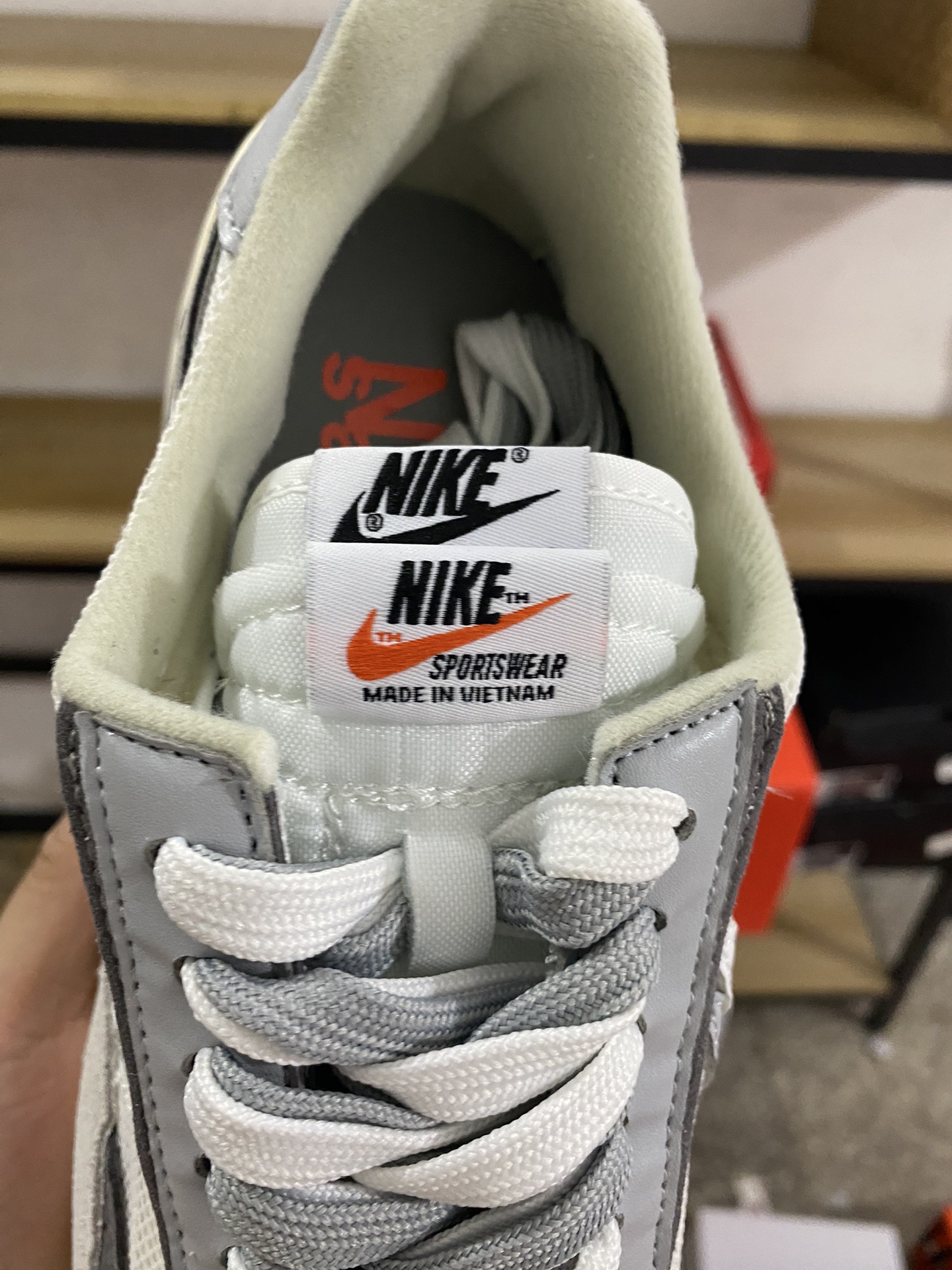 MiniCost Shoe 6