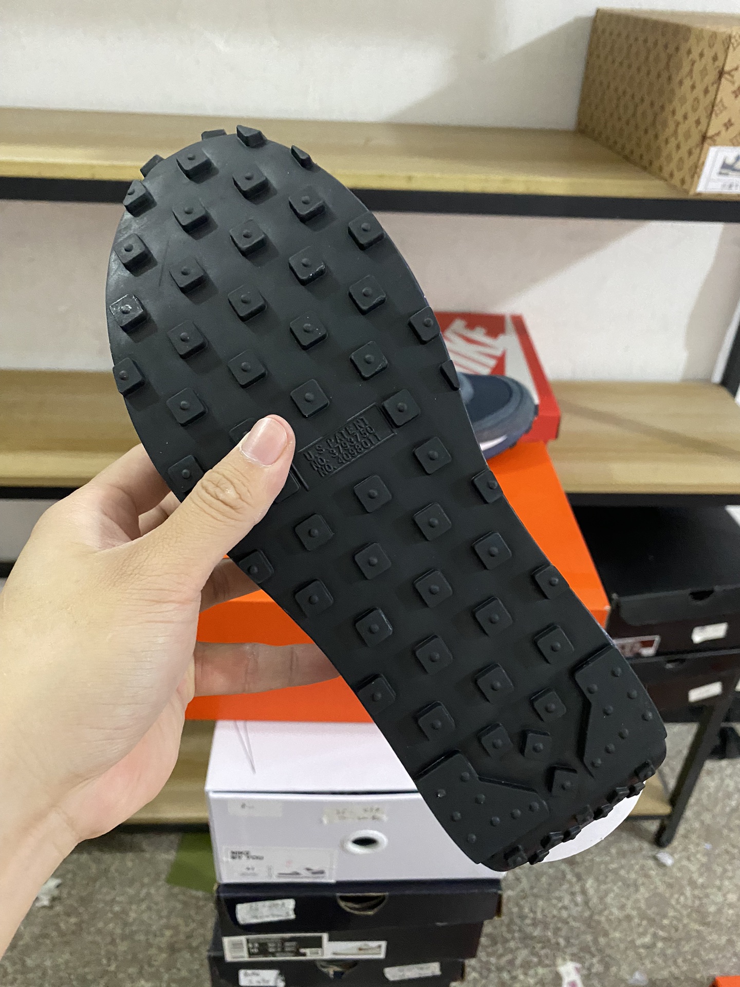 MiniCost Shoe 5