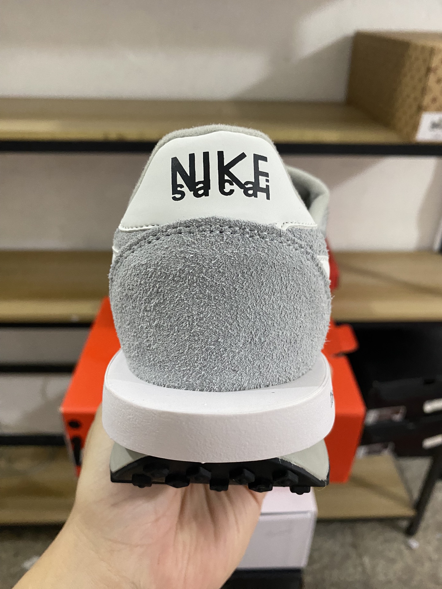 MiniCost Shoe 3