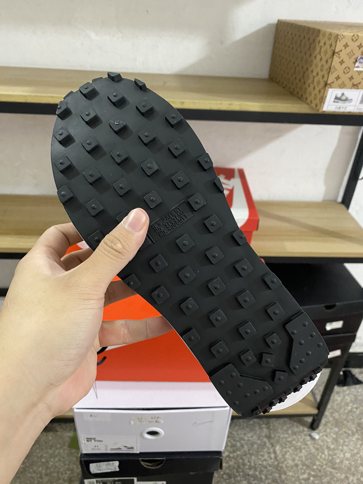 MiniCost Shoe 5