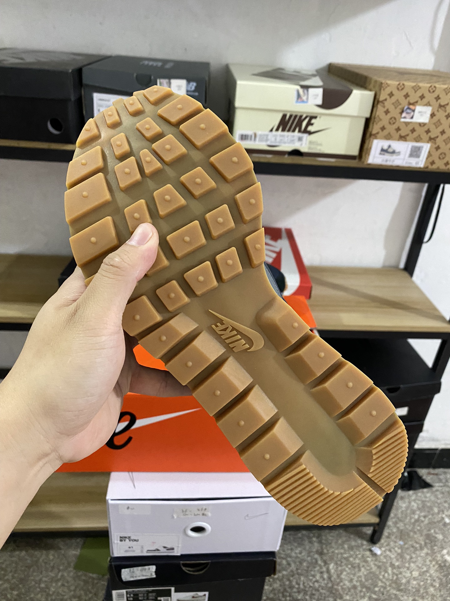 MiniCost Shoe 5