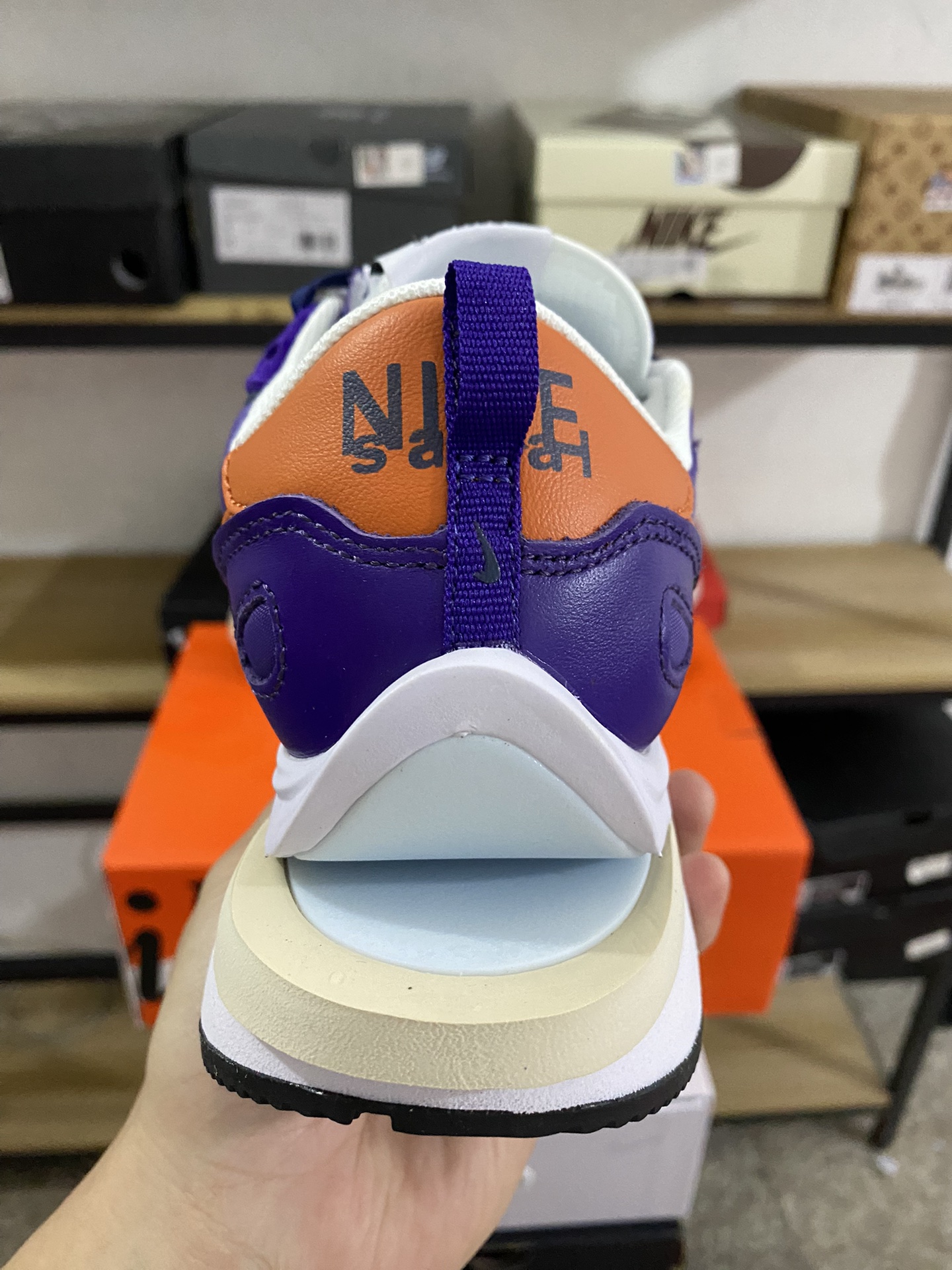 MiniCost Shoe 3