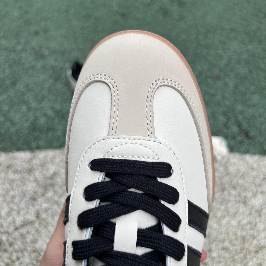 阿迪达斯米白黑棕 s2纯原版‼️
尺码：36-38 40-45 特价😇
Adidas Samba OG 