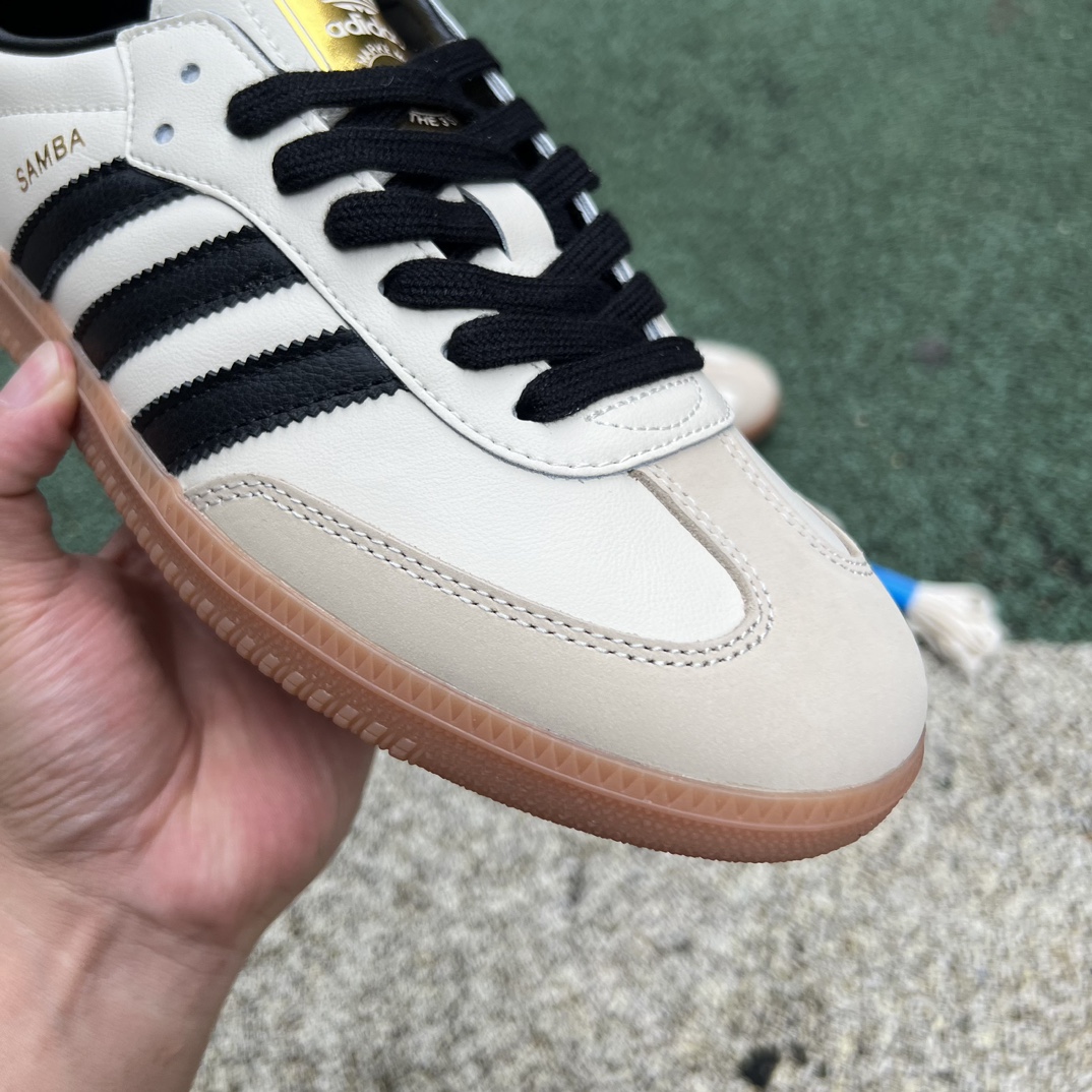 阿迪达斯米白黑棕 s2纯原版‼️
尺码：36-38 40-45 特价😇
Adidas Samba OG 
