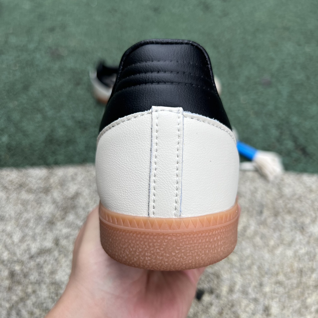 阿迪达斯米白黑棕 s2纯原版‼️
尺码：36-38 40-45 特价😇
Adidas Samba OG 
