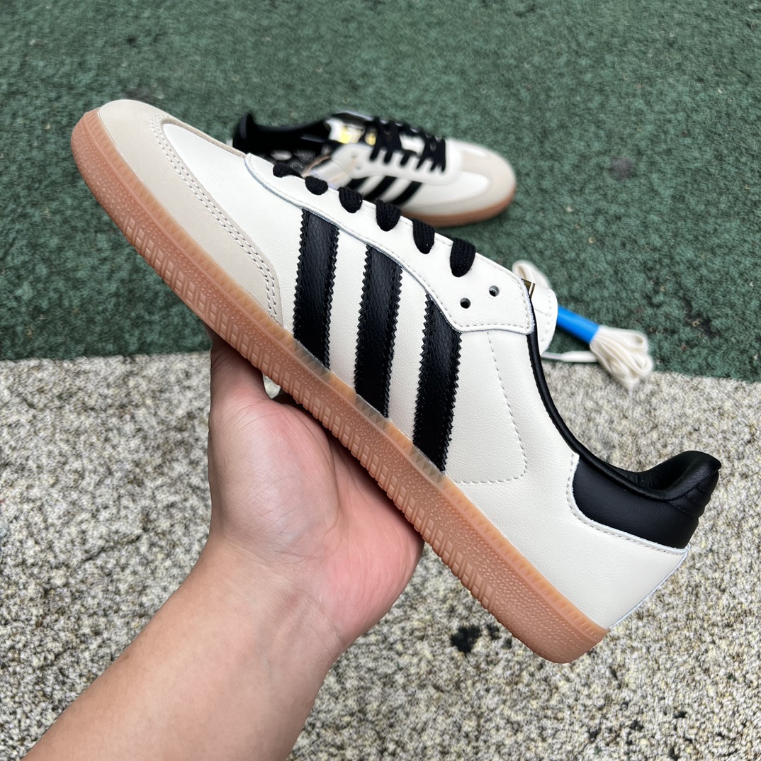 阿迪达斯米白黑棕 s2纯原版‼️
尺码：36-38 40-45 特价😇
Adidas Samba OG 