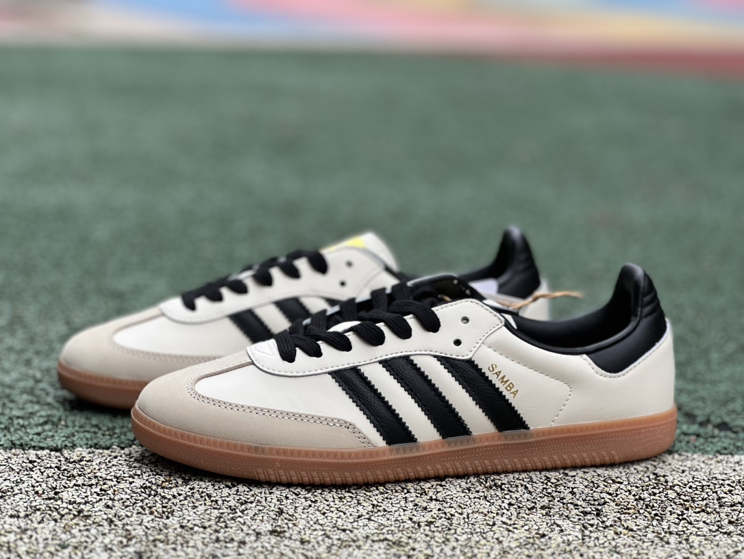 阿迪达斯米白黑棕 s2纯原版‼️
尺码：36-38 40-45 特价😇
Adidas Samba OG 