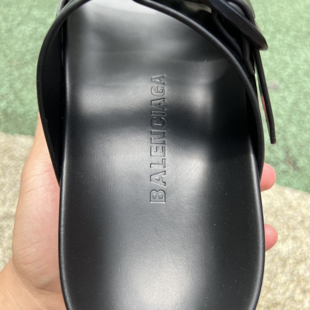 巴黎世家拖鞋黑亮色尺码35-45Balenciaga巴黎世家SUNDAY小牛皮平底套脚一字拖鞋