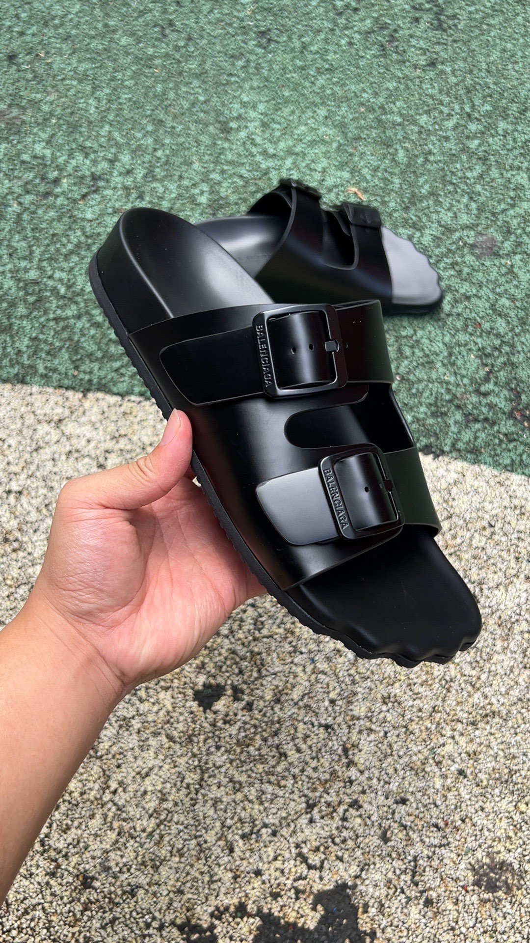 巴黎世家拖鞋黑亮色尺码35-45Balenciaga巴黎世家SUNDAY小牛皮平底套脚一字拖鞋