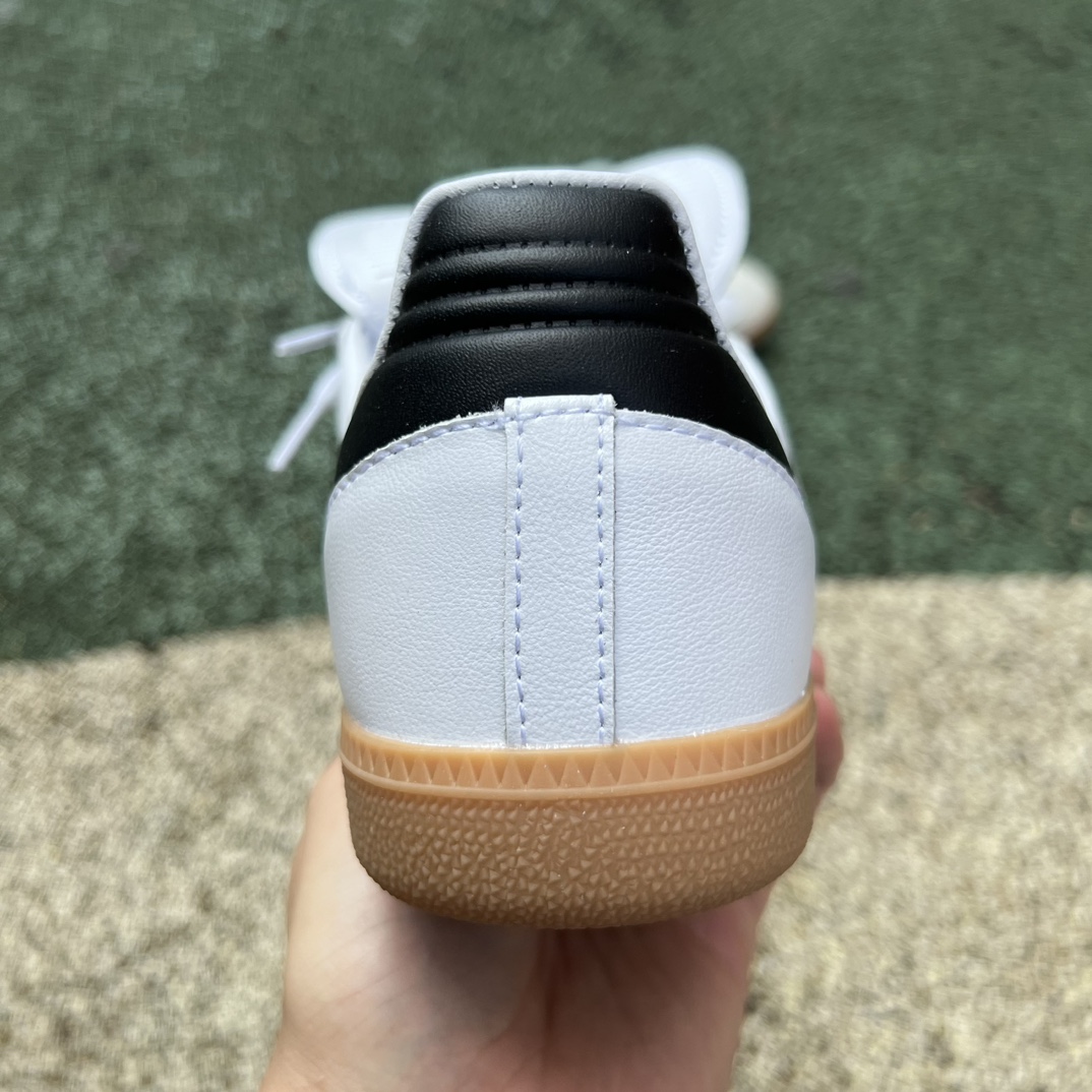 阿迪达斯桑巴白灰黑 LT s2纯原版‼️
尺码：36-45 特价😇
Adidas阿迪达斯 Samba L