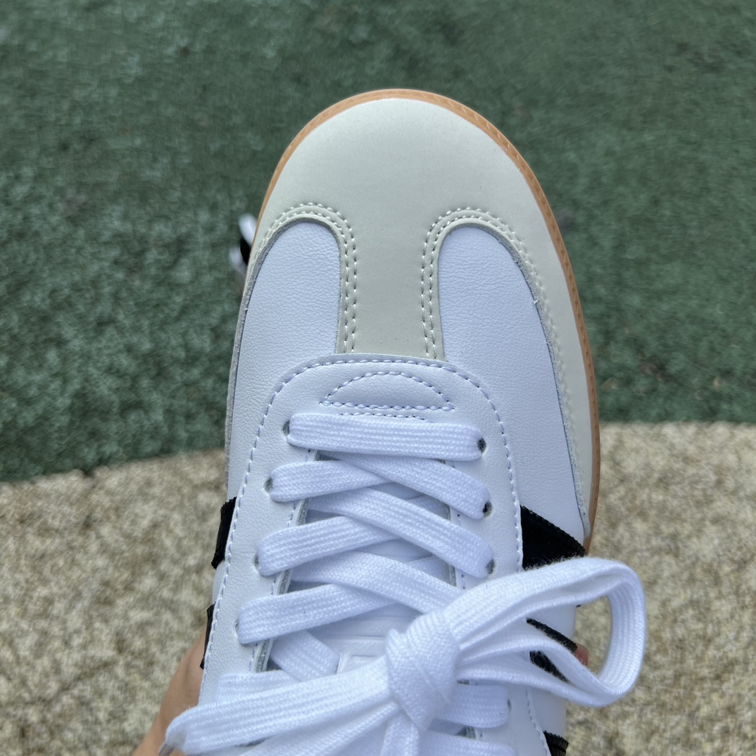 阿迪达斯桑巴白灰黑 LT s2纯原版‼️
尺码：36-45 特价😇
Adidas阿迪达斯 Samba L