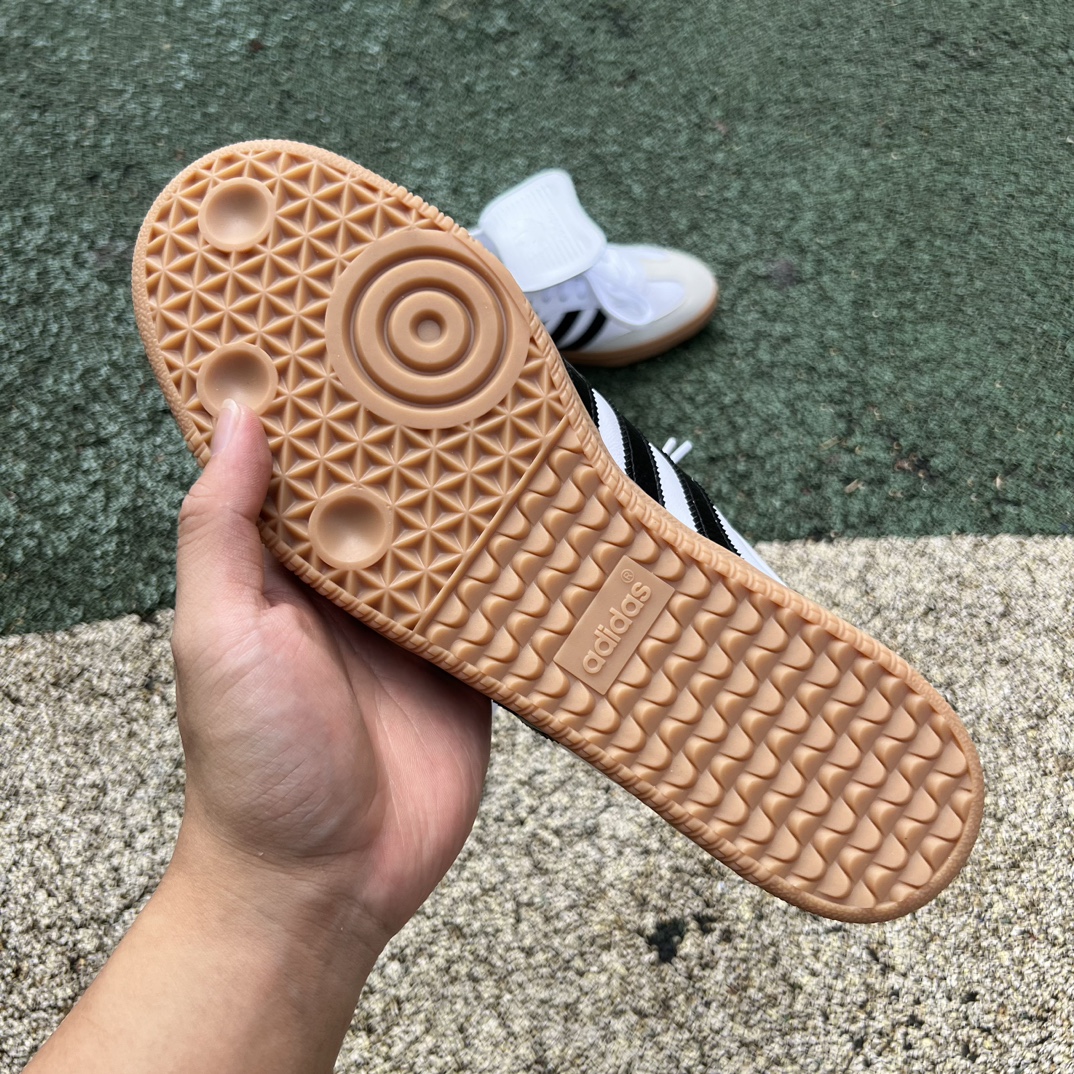 阿迪达斯桑巴白灰黑 LT s2纯原版‼️
尺码：36-45 特价😇
Adidas阿迪达斯 Samba L
