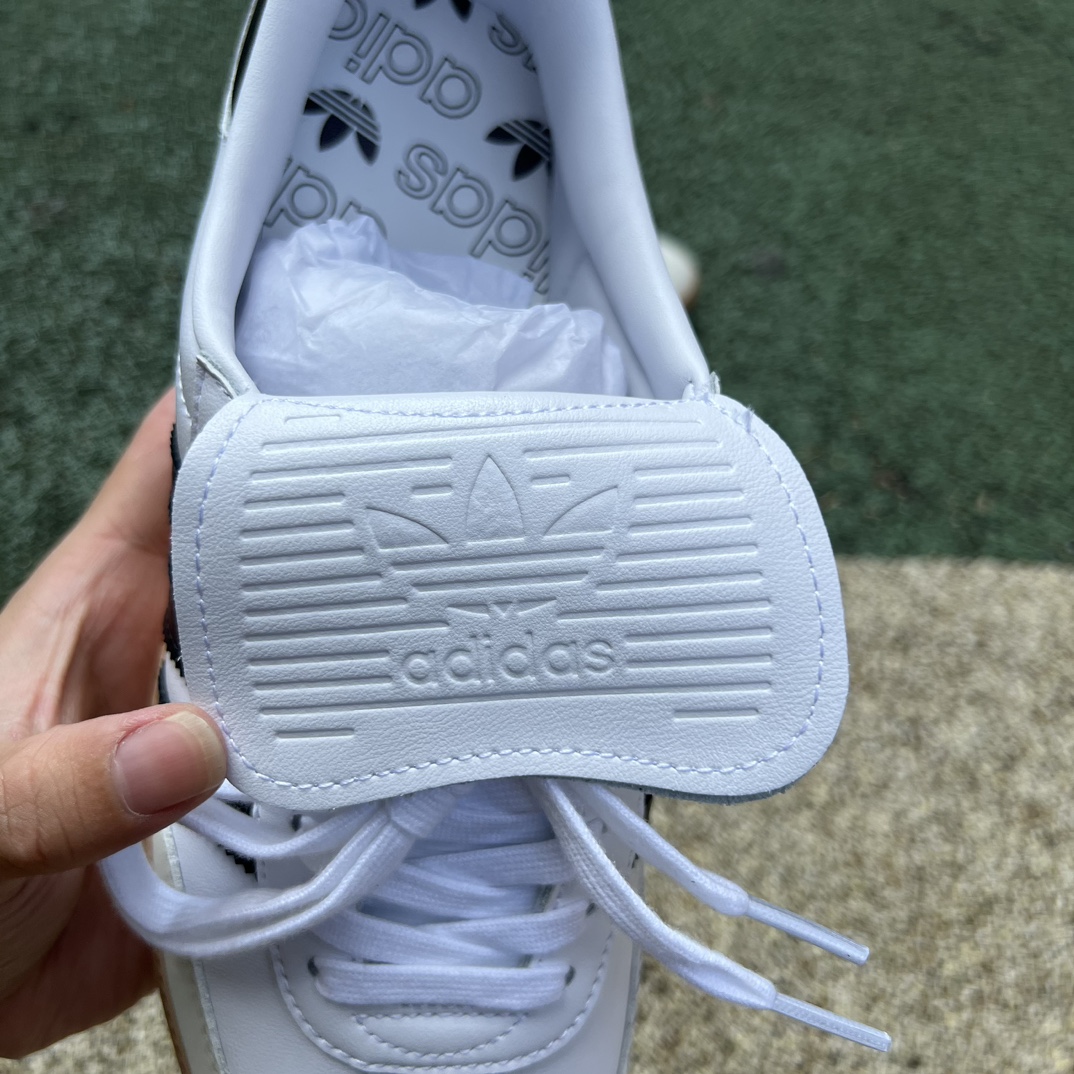 阿迪达斯桑巴白灰黑 LT s2纯原版‼️
尺码：36-45 特价😇
Adidas阿迪达斯 Samba L