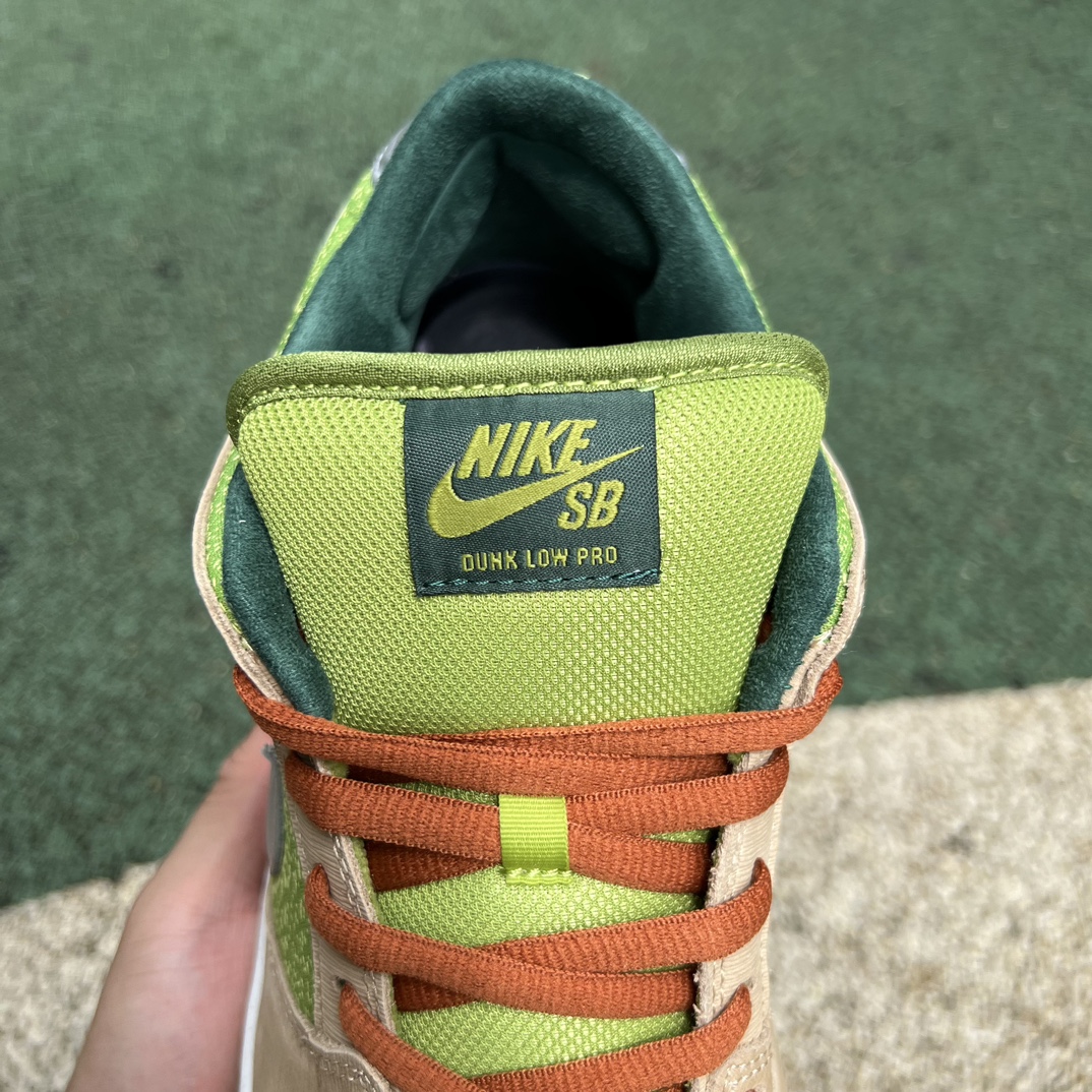 Dunk棕绿 s2纯原版‼️
尺码：36-47 特价😇
Nike Dunk SB Low Dinner 