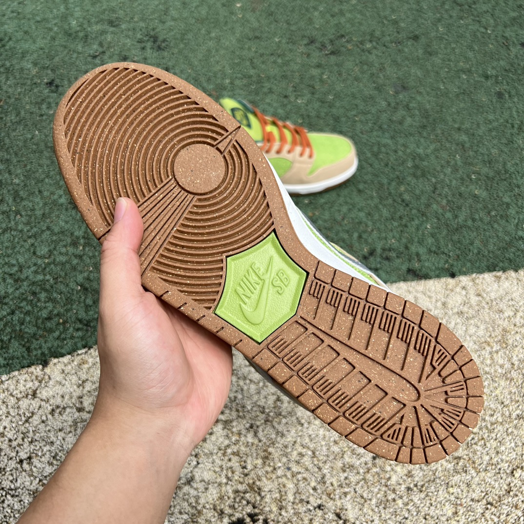 Dunk棕绿 s2纯原版‼️
尺码：36-47 特价😇
Nike Dunk SB Low Dinner 