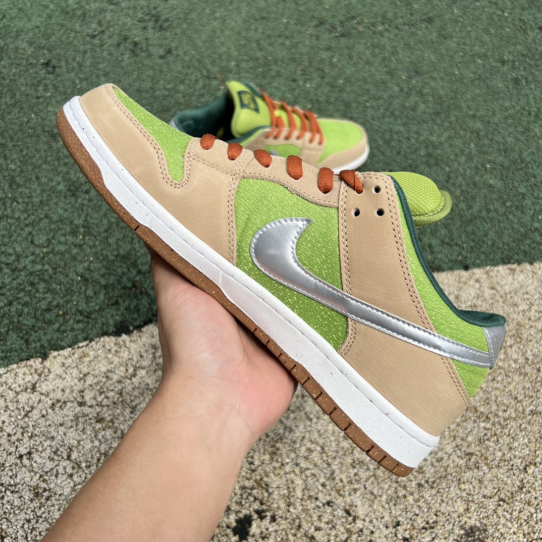 Dunk棕绿 s2纯原版‼️
尺码：36-47 特价😇
Nike Dunk SB Low Dinner 
