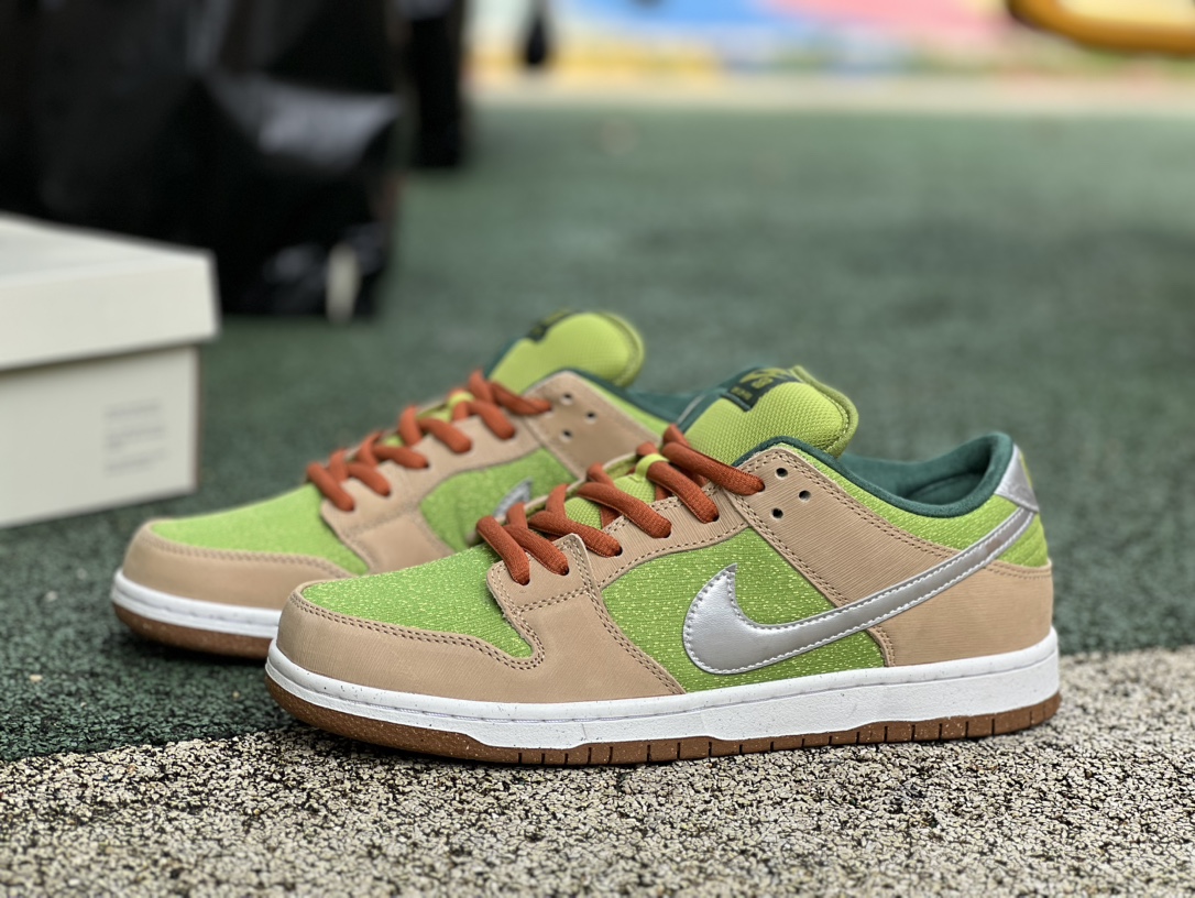 Dunk棕绿 s2纯原版‼️
尺码：36-47 特价😇
Nike Dunk SB Low Dinner 