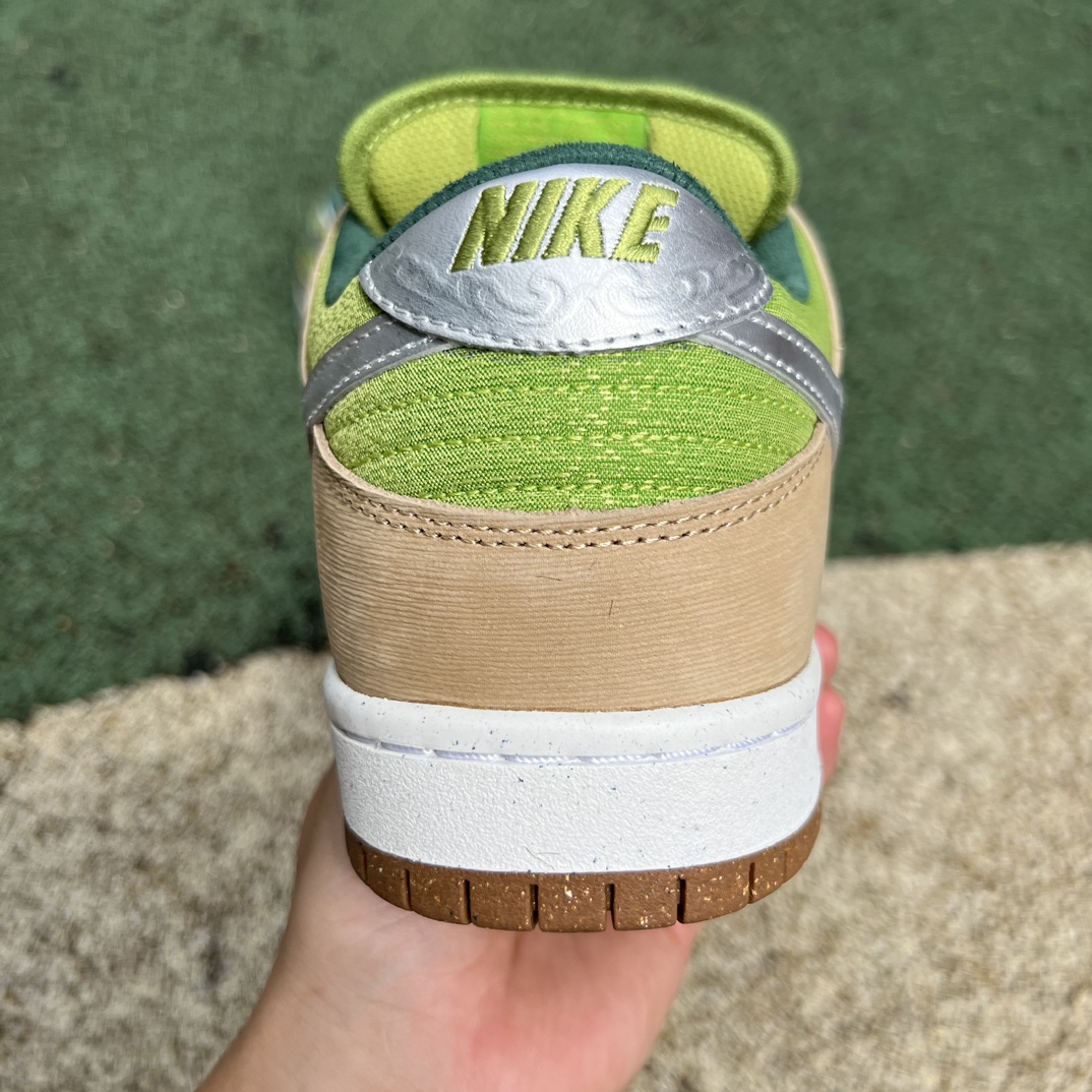Dunk棕绿 s2纯原版‼️
尺码：36-47 特价😇
Nike Dunk SB Low Dinner 