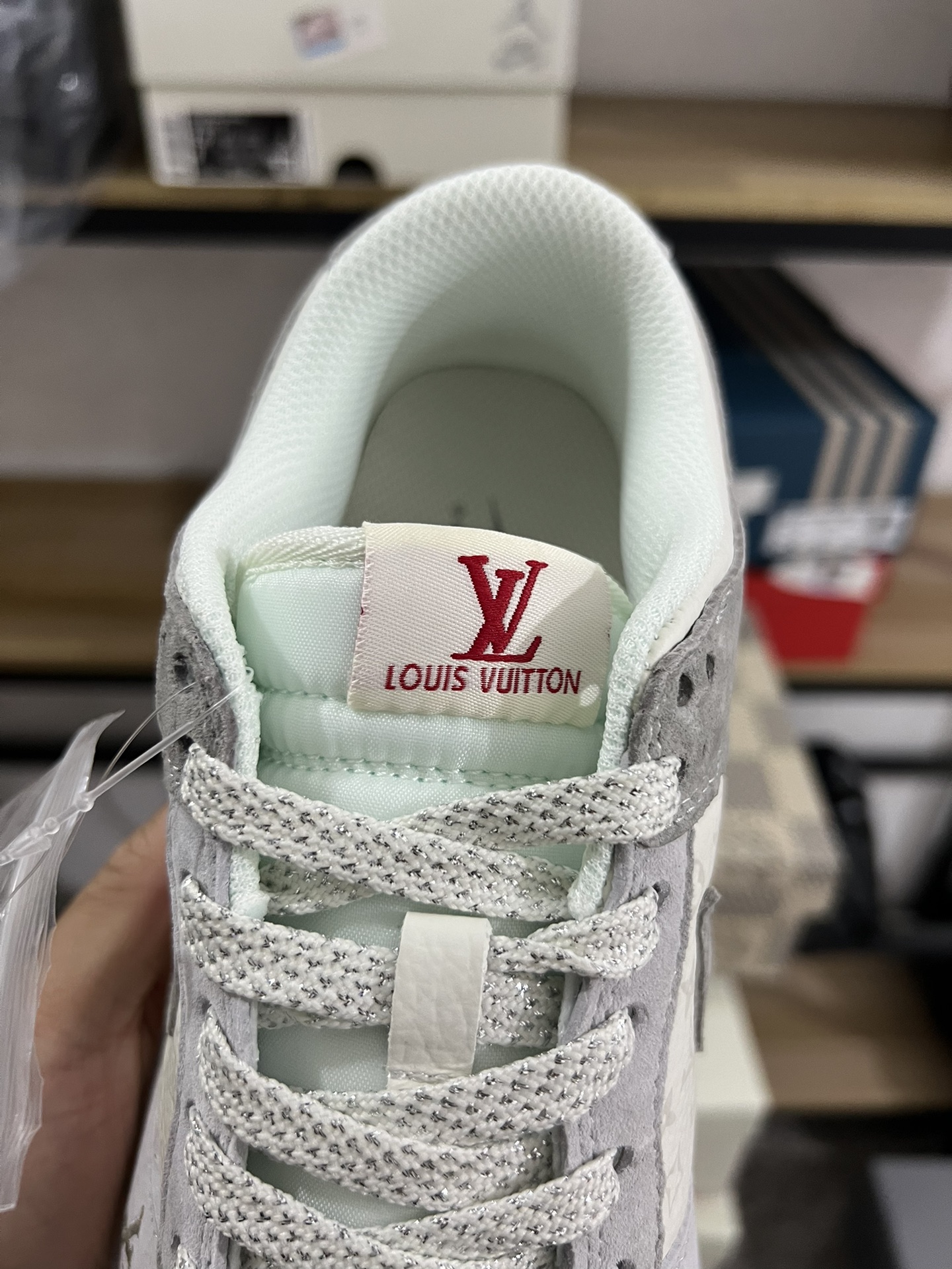 MiniCost Shoe 6