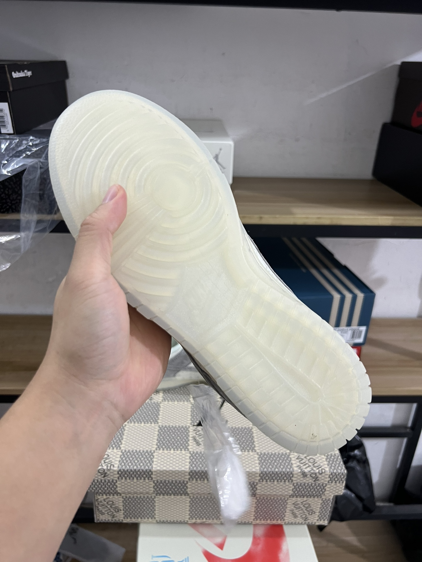 MiniCost Shoe 5