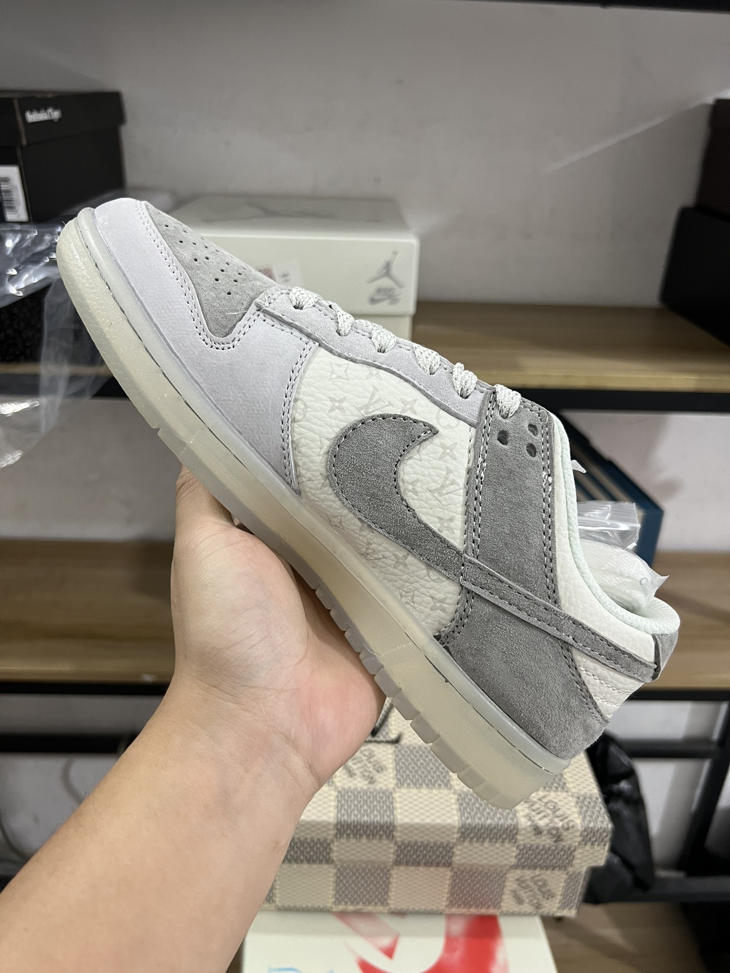 MiniCost Shoe 4