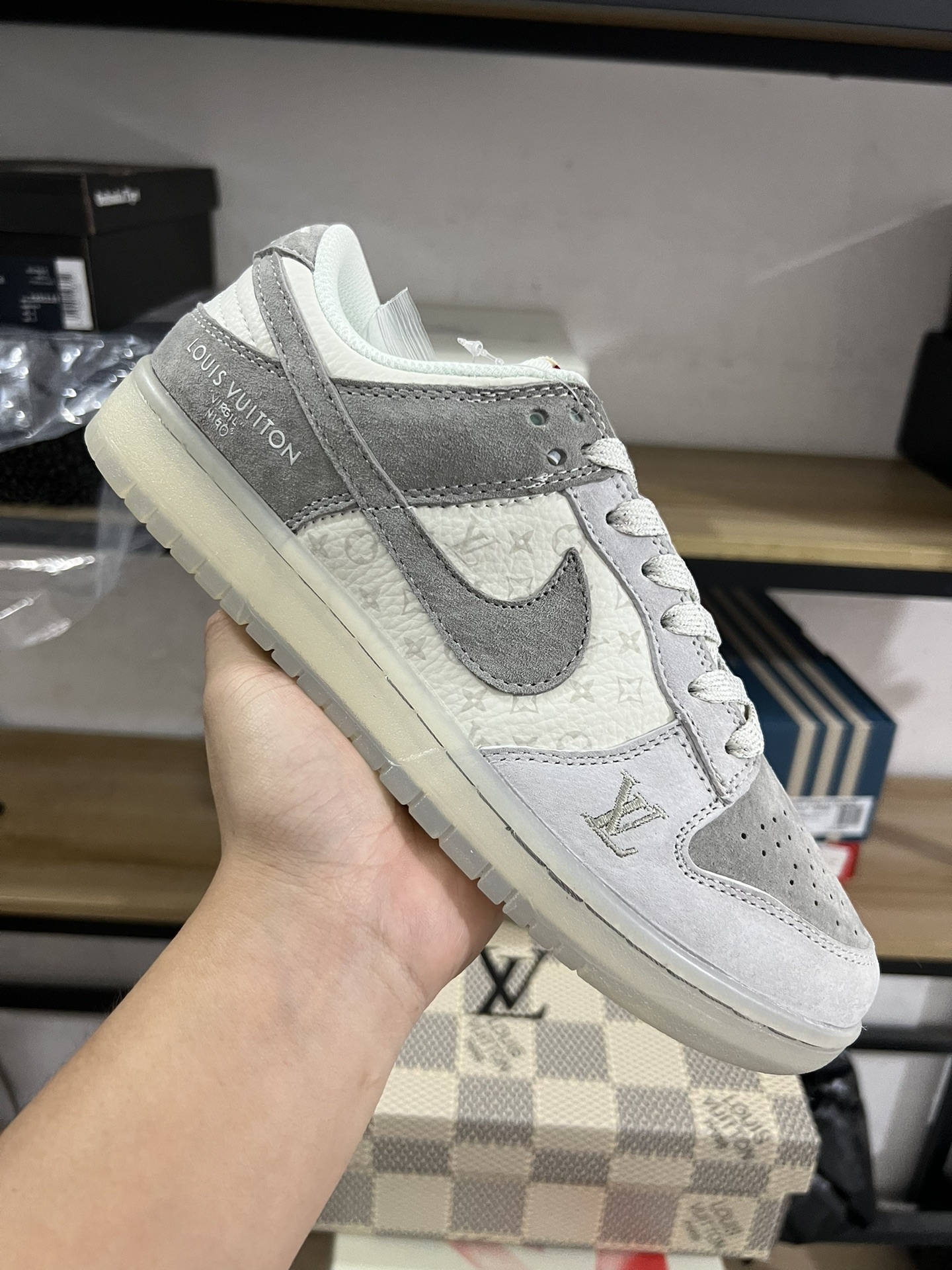 MiniCost Shoe 2