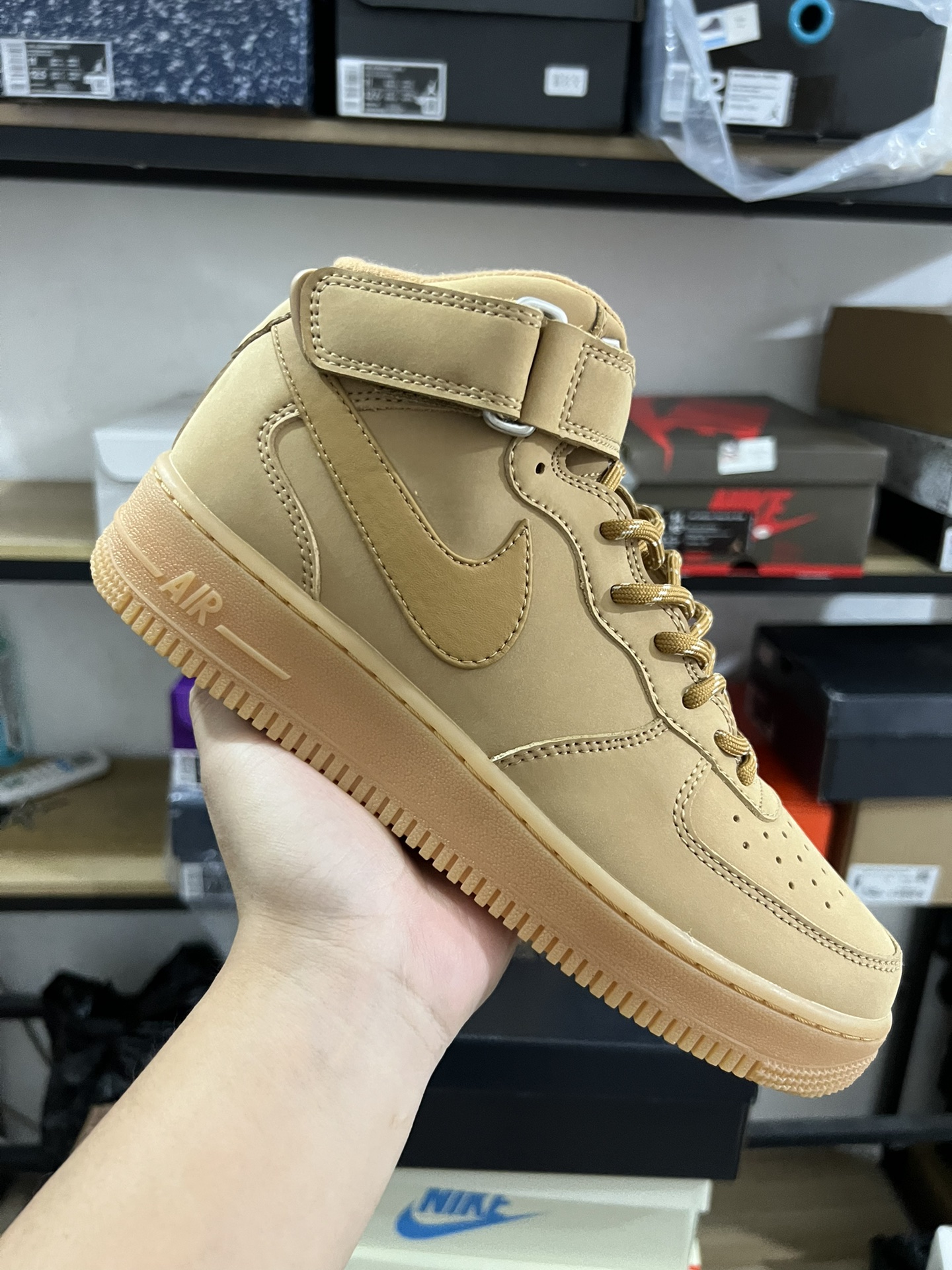 MiniCost Shoe 2